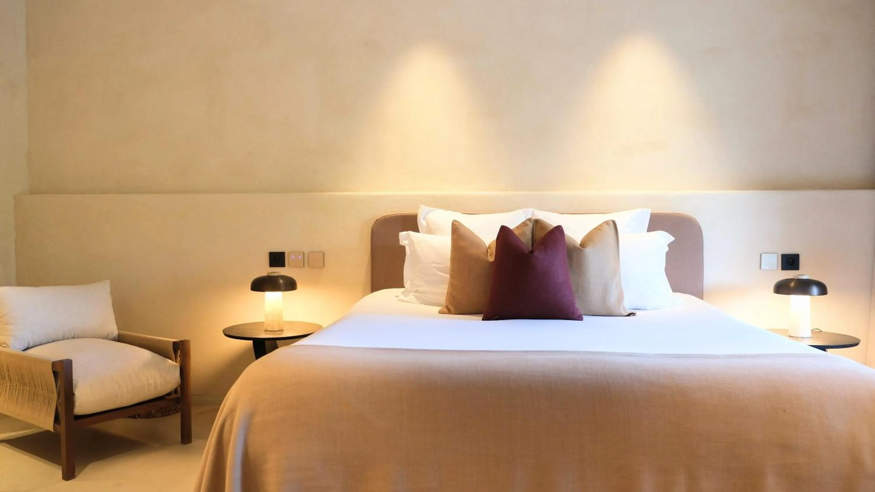 Bed in Toile Blanche