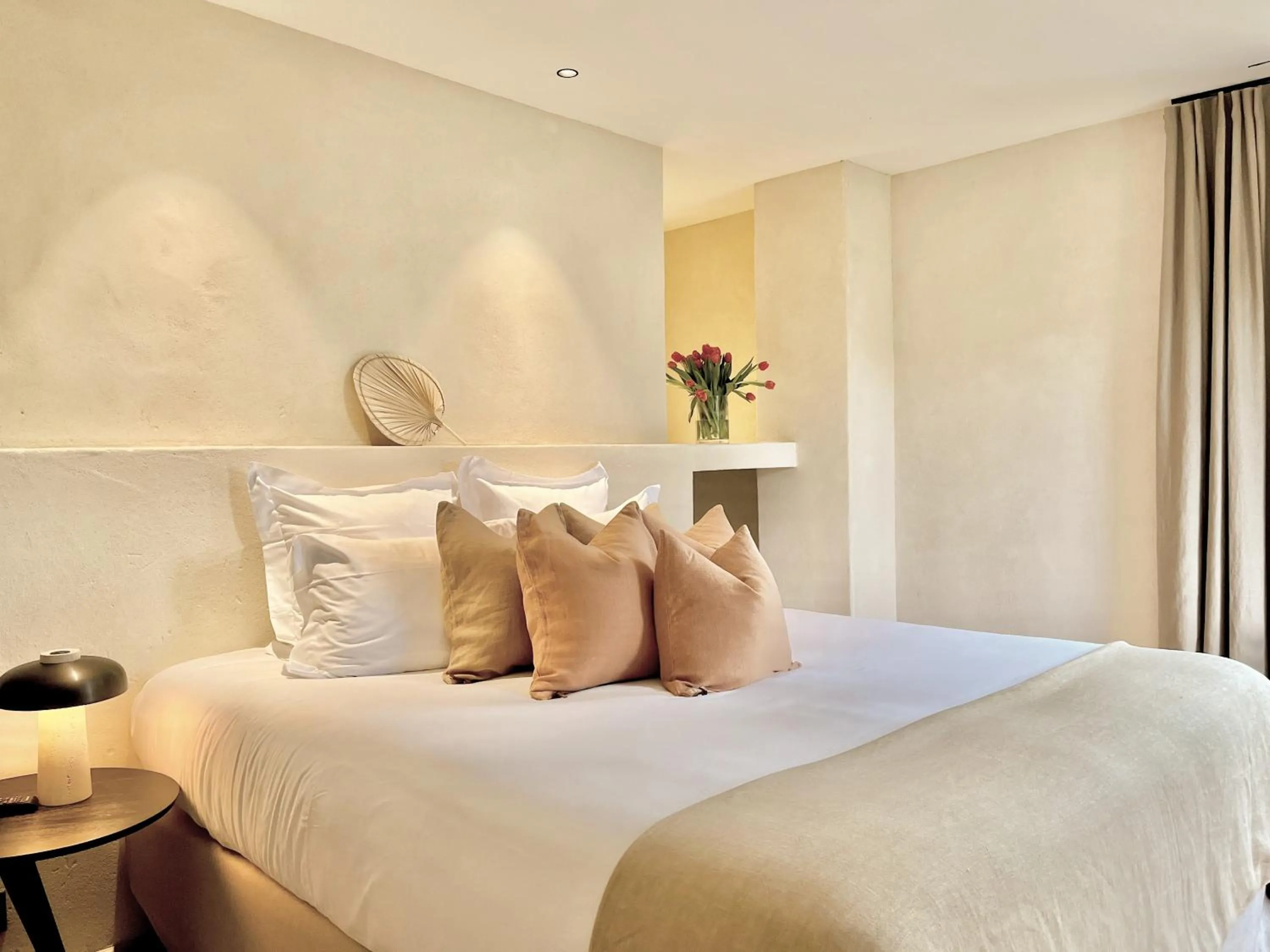 Bed in Toile Blanche