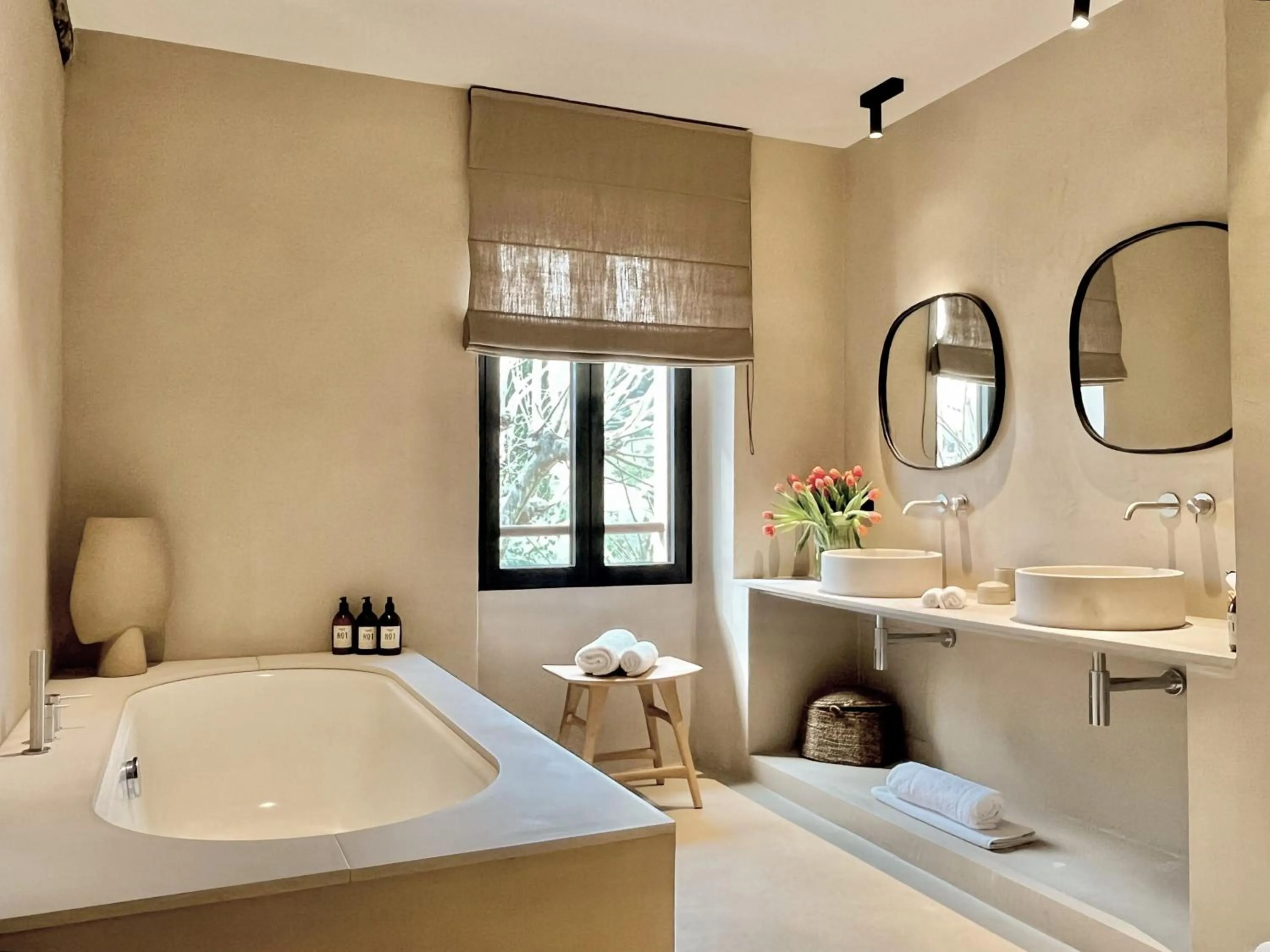 Bathroom in Toile Blanche