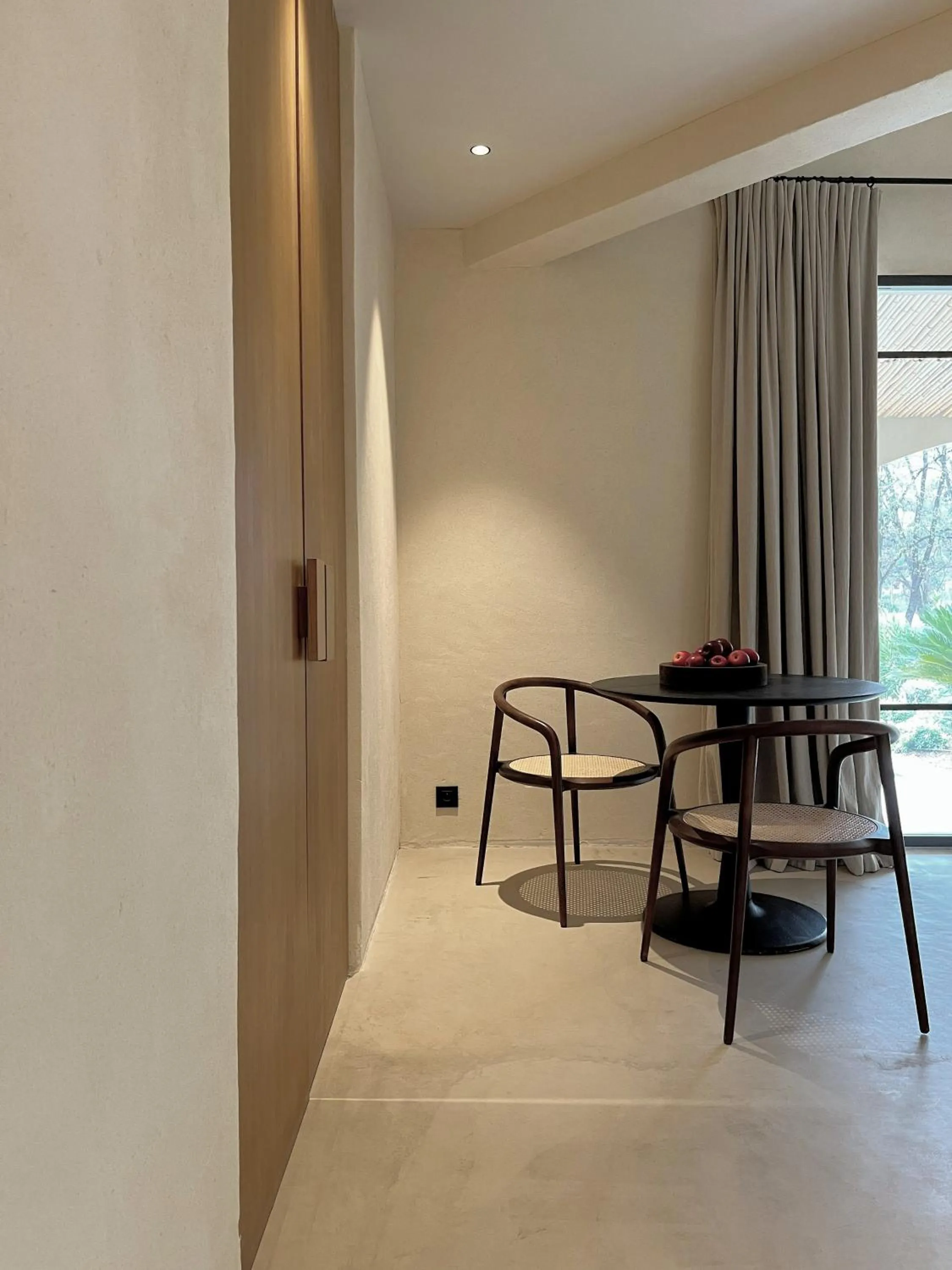 Dining area in Toile Blanche