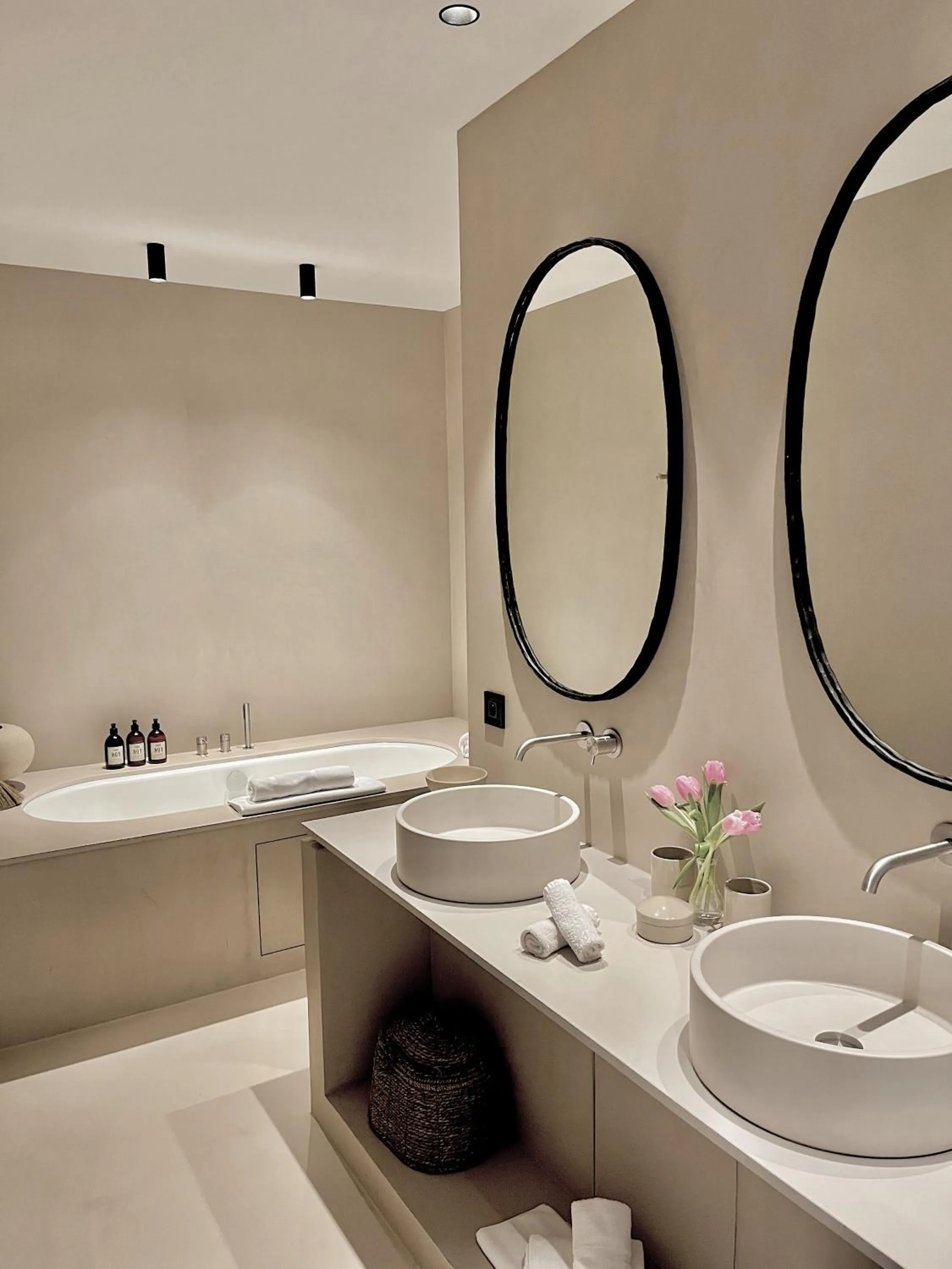 Bathroom in Toile Blanche