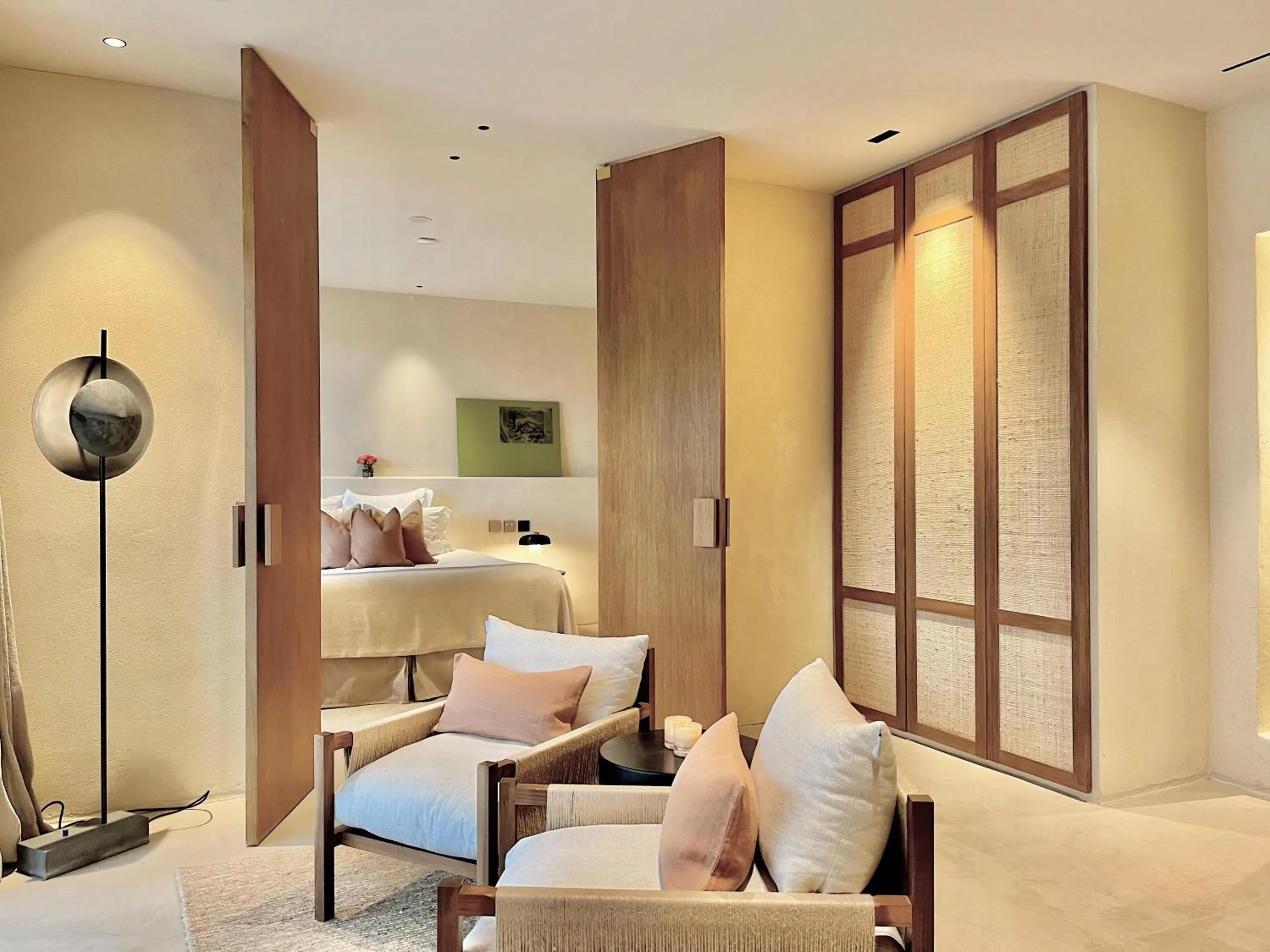 Photo of the whole room, Bed in Toile Blanche