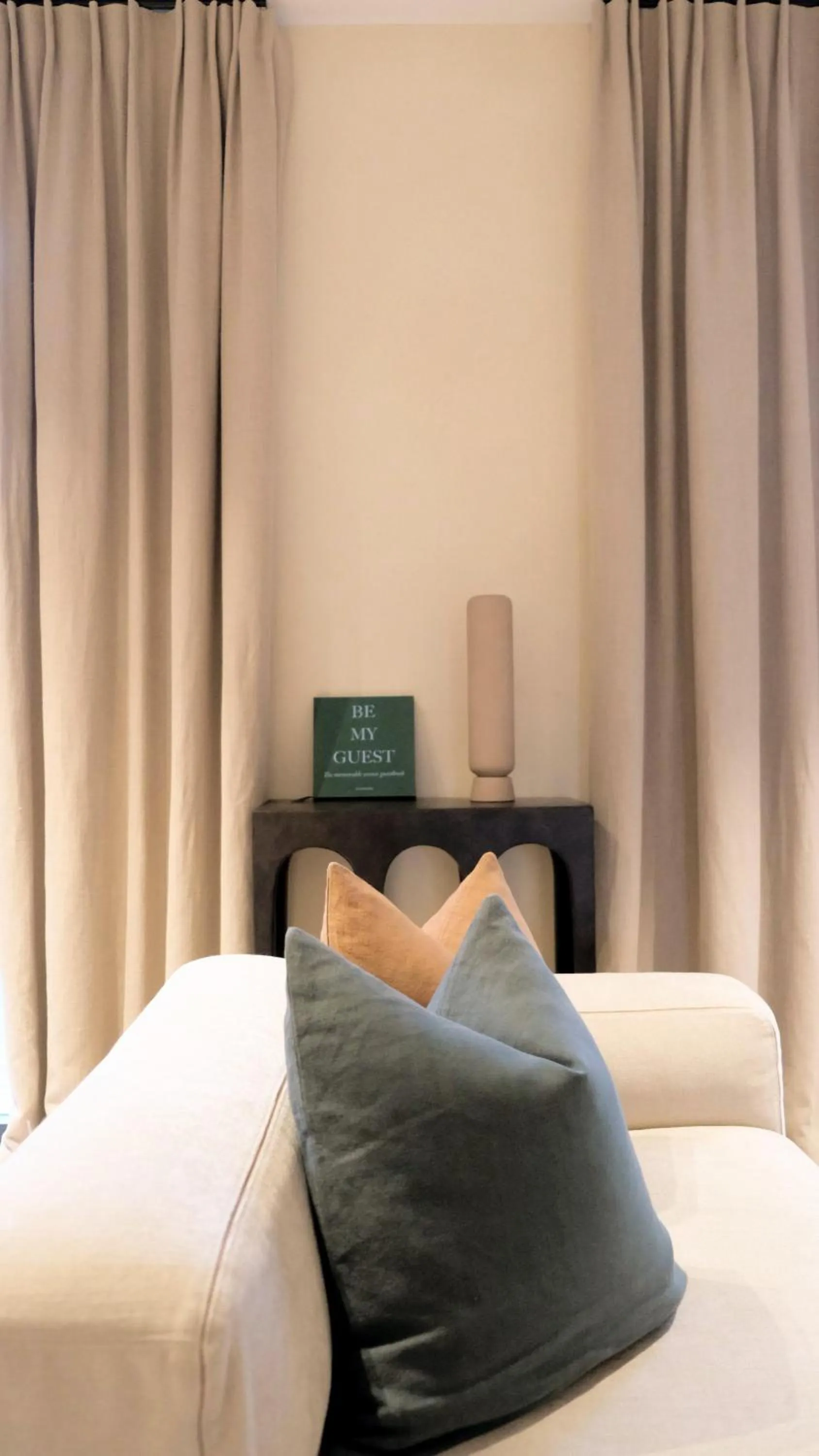 Decorative detail, Bed in Toile Blanche