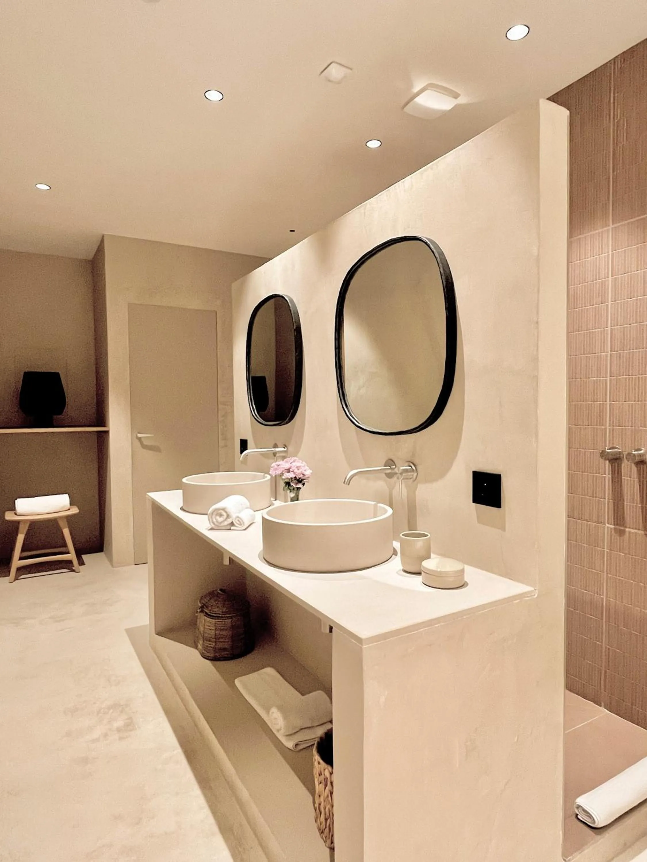 Bathroom in Toile Blanche