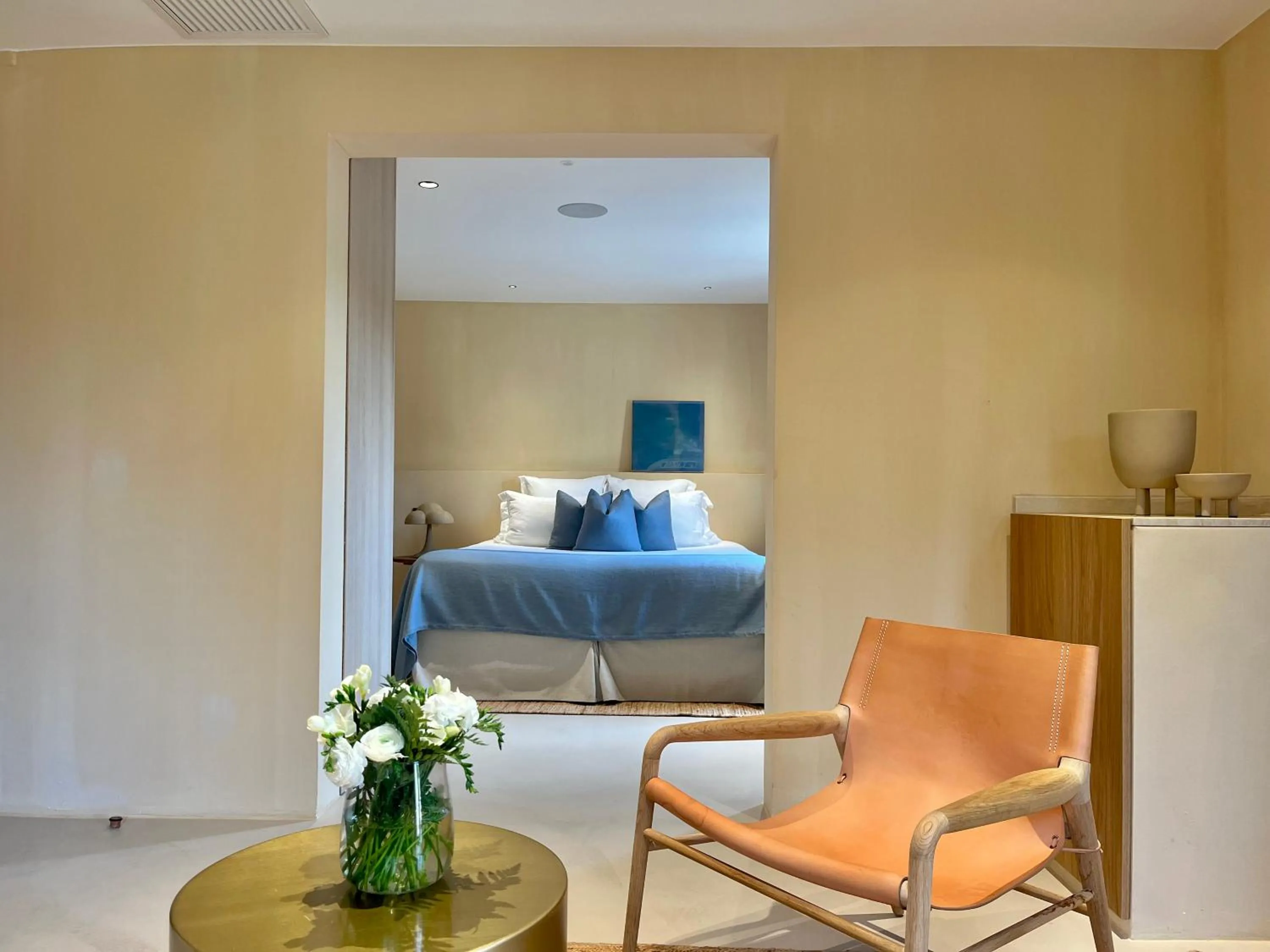 Bedroom in Toile Blanche