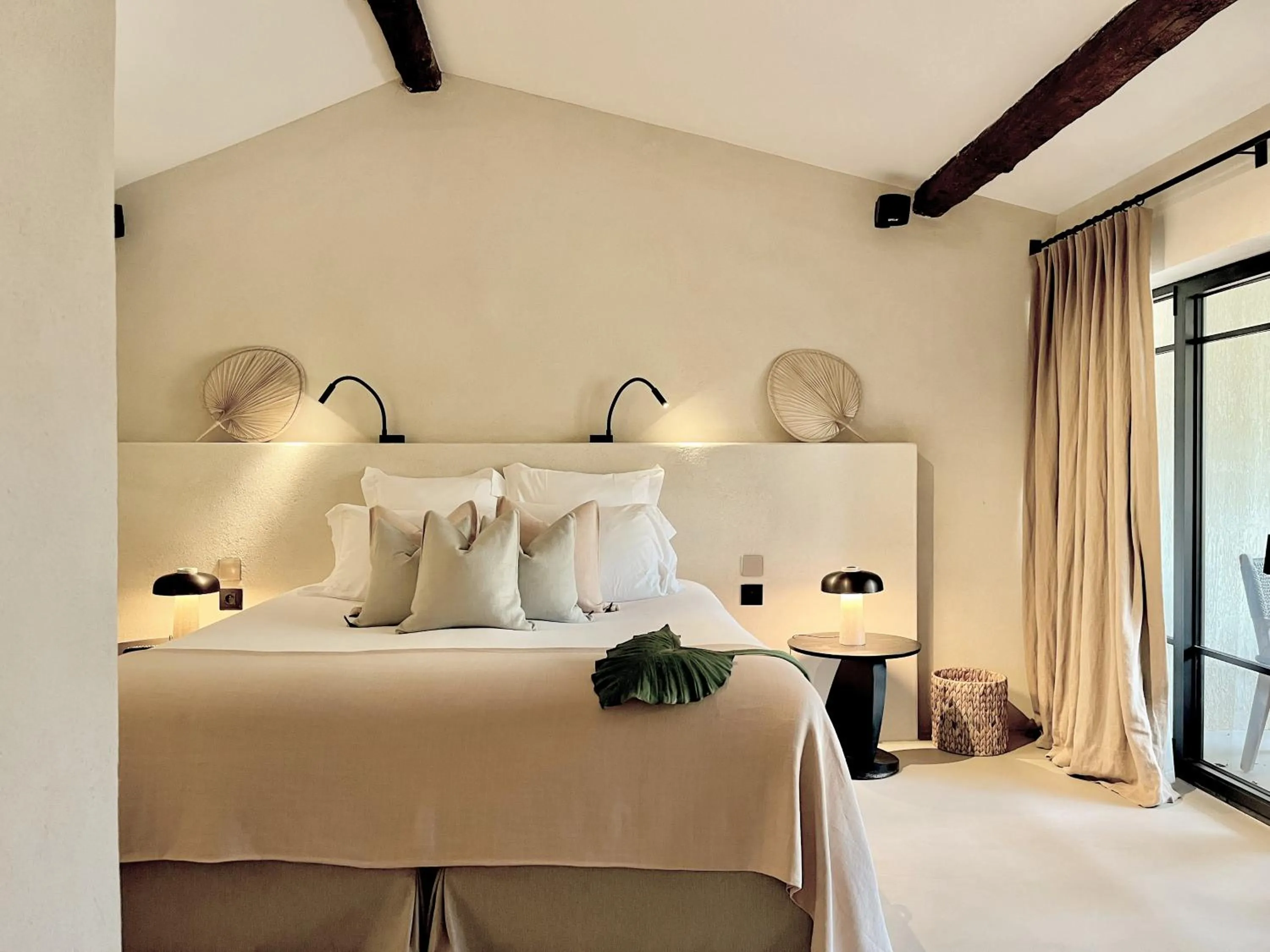 Bed in Toile Blanche