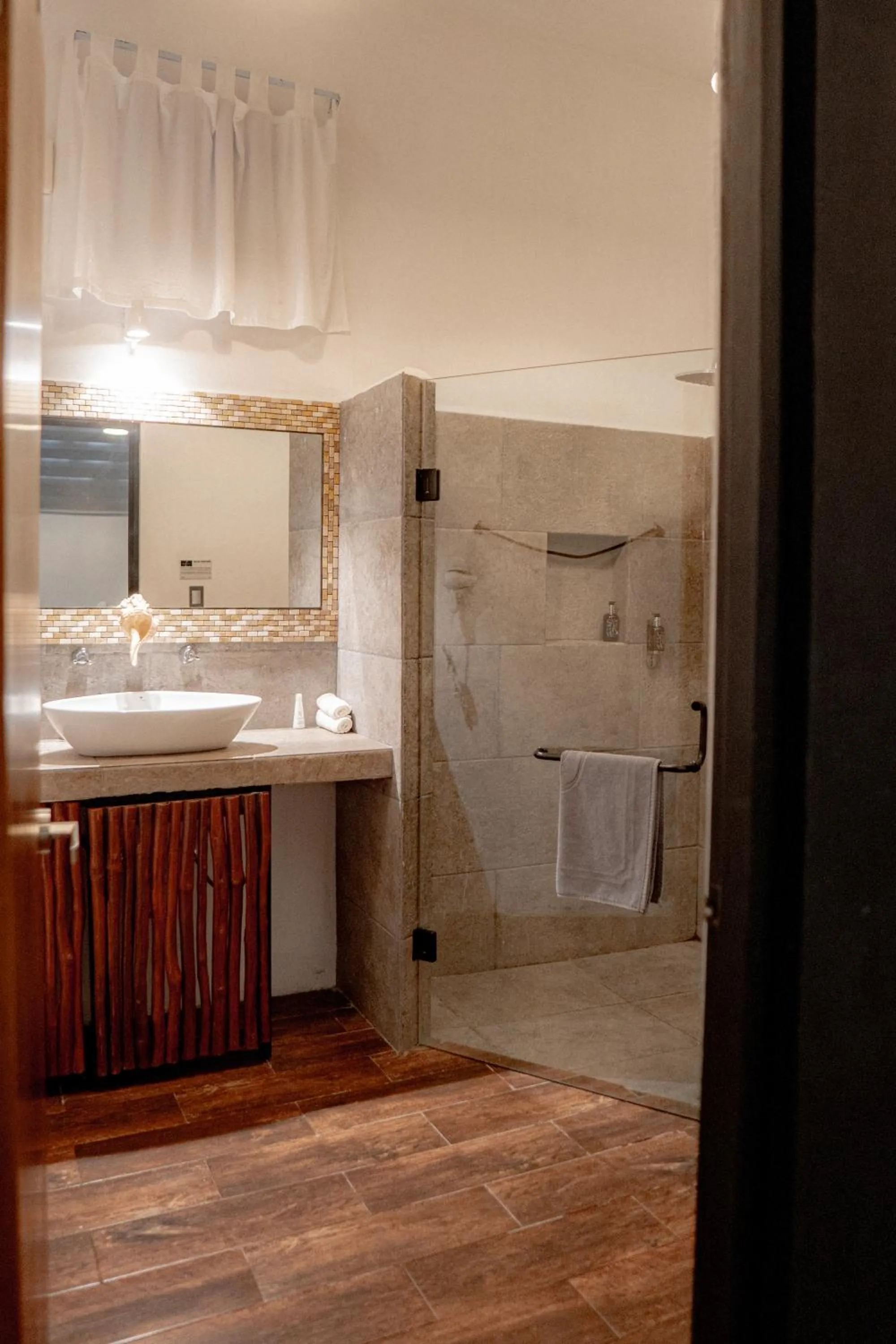 Shower in Bahia Tolok