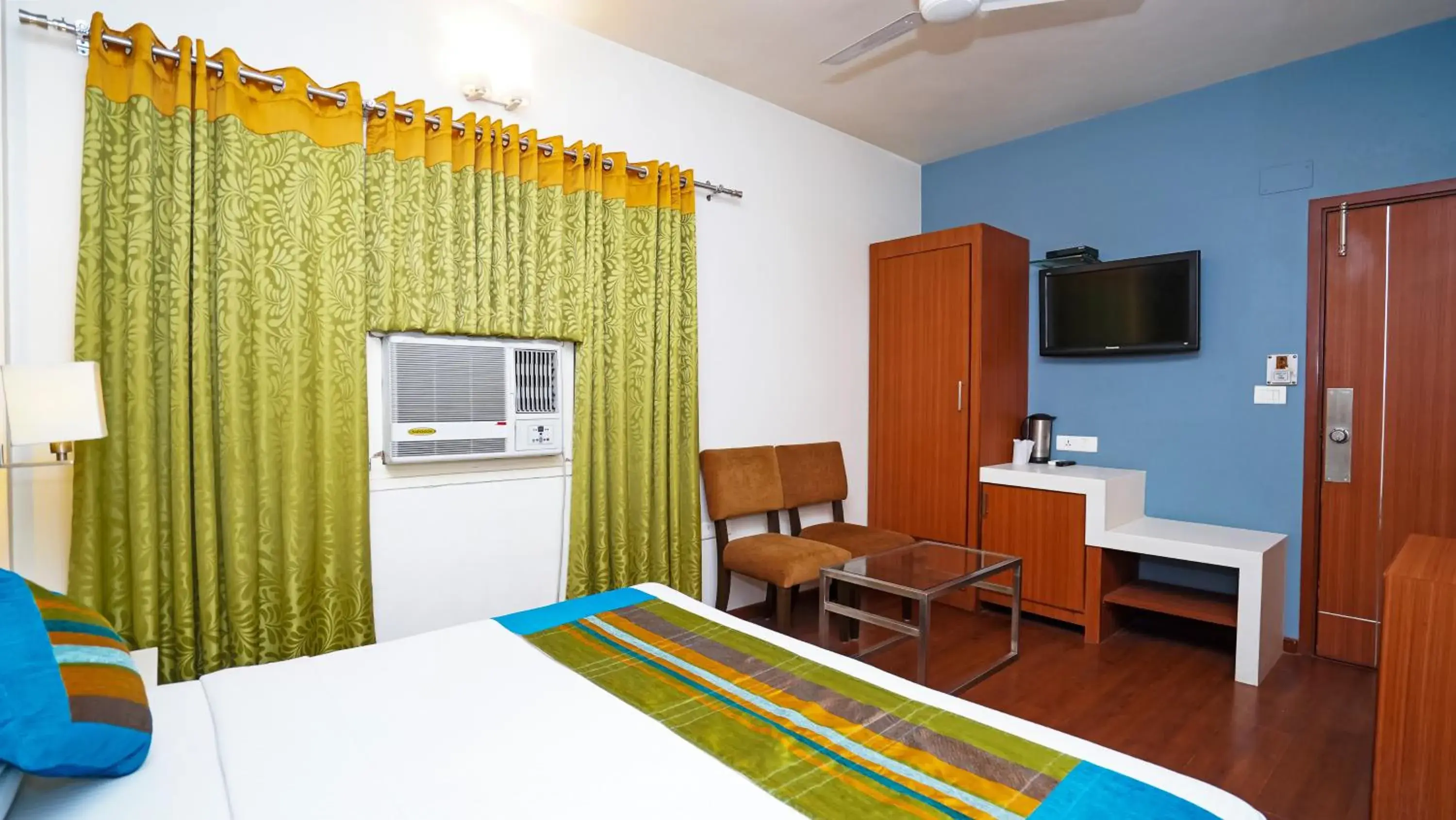 Photo of the whole room, Bed in Hotel Pooja Palace Photo of the whole room, Bed in Hotel Pooja Palace