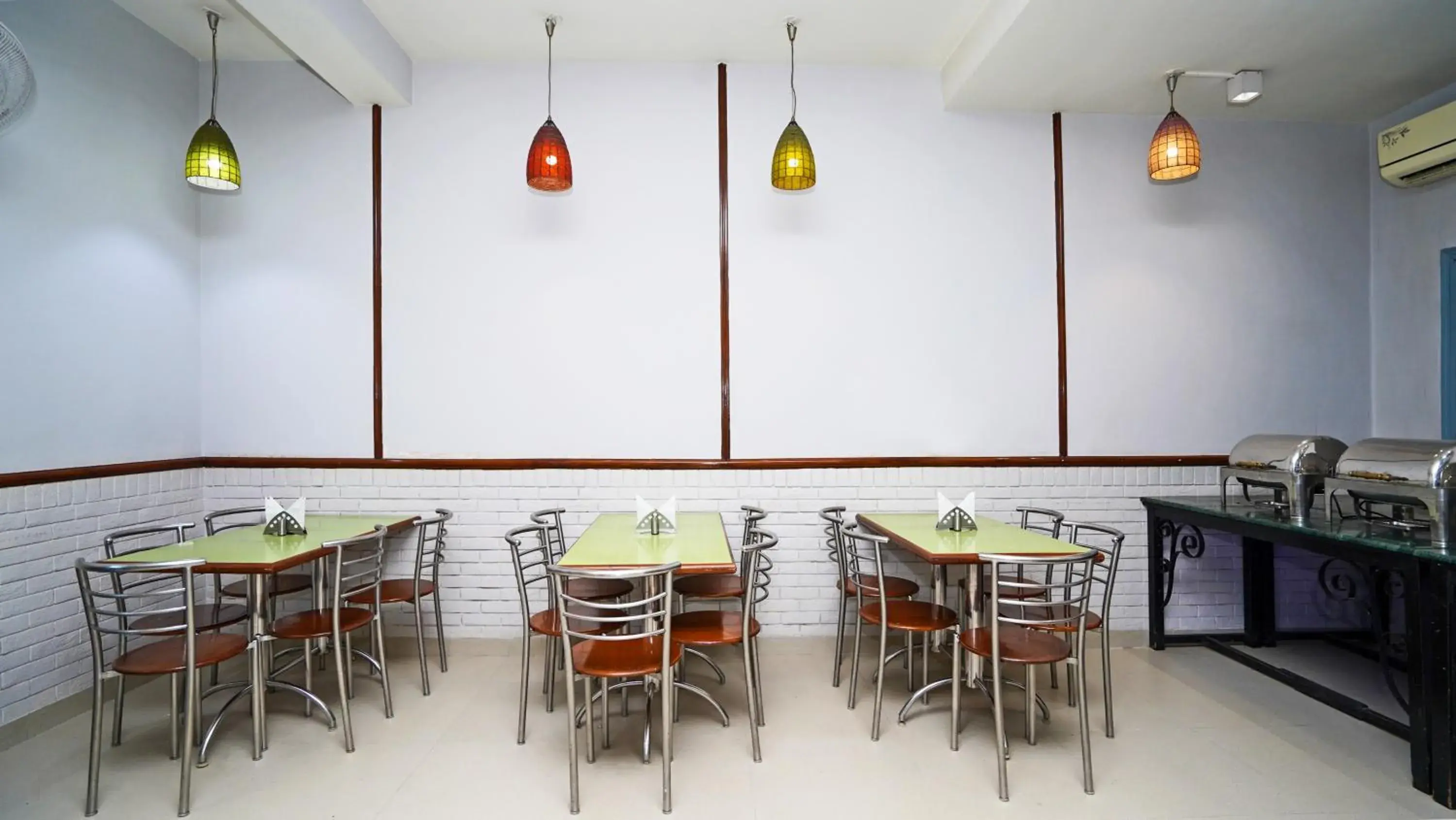 Restaurant/places to eat in Hotel Pooja Palace Restaurant/places to eat in Hotel Pooja Palace