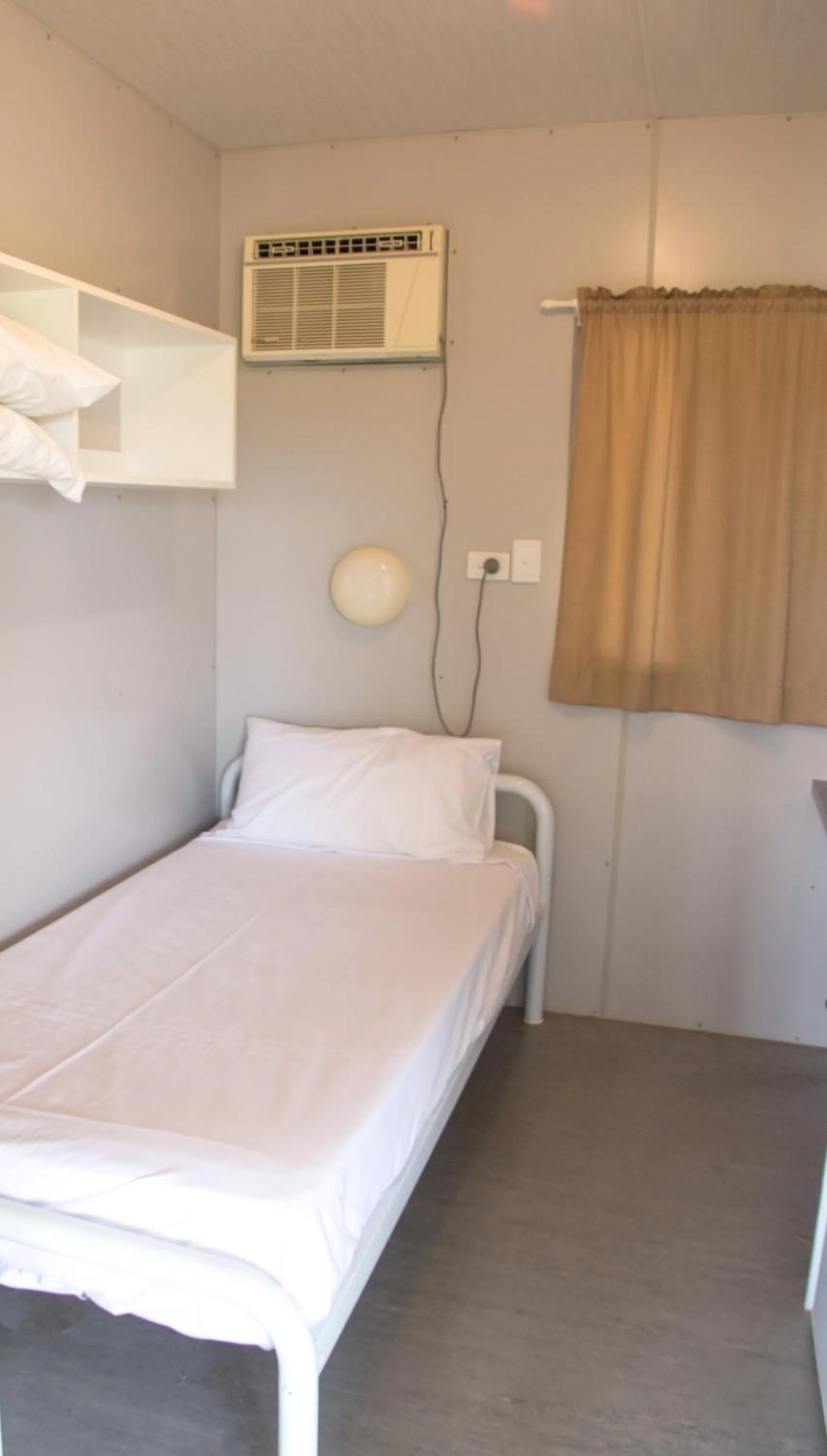 Bed in Outback Adventures Backpackers