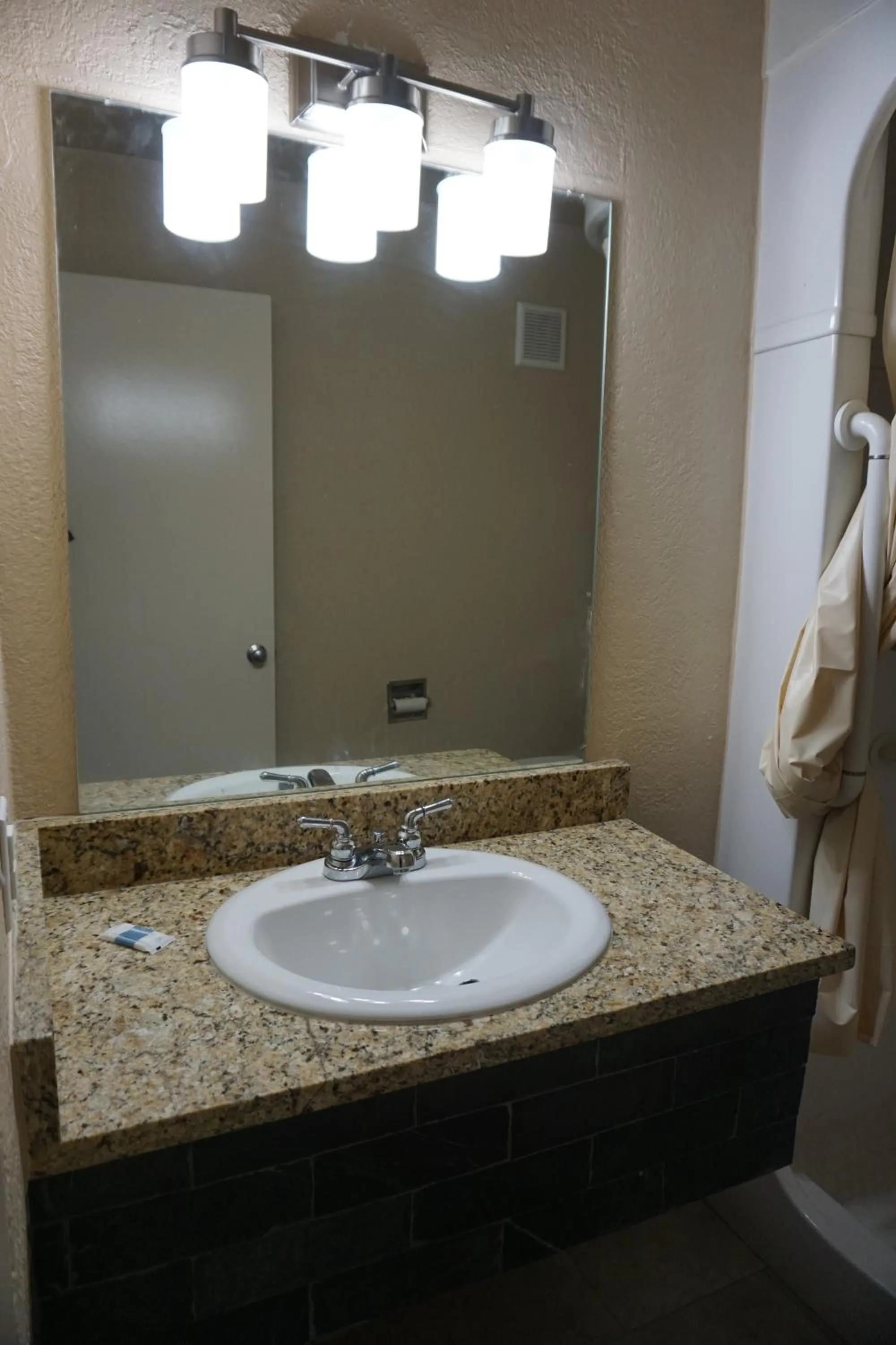 Bathroom in Econo Lodge San Antonio Northeast I-35