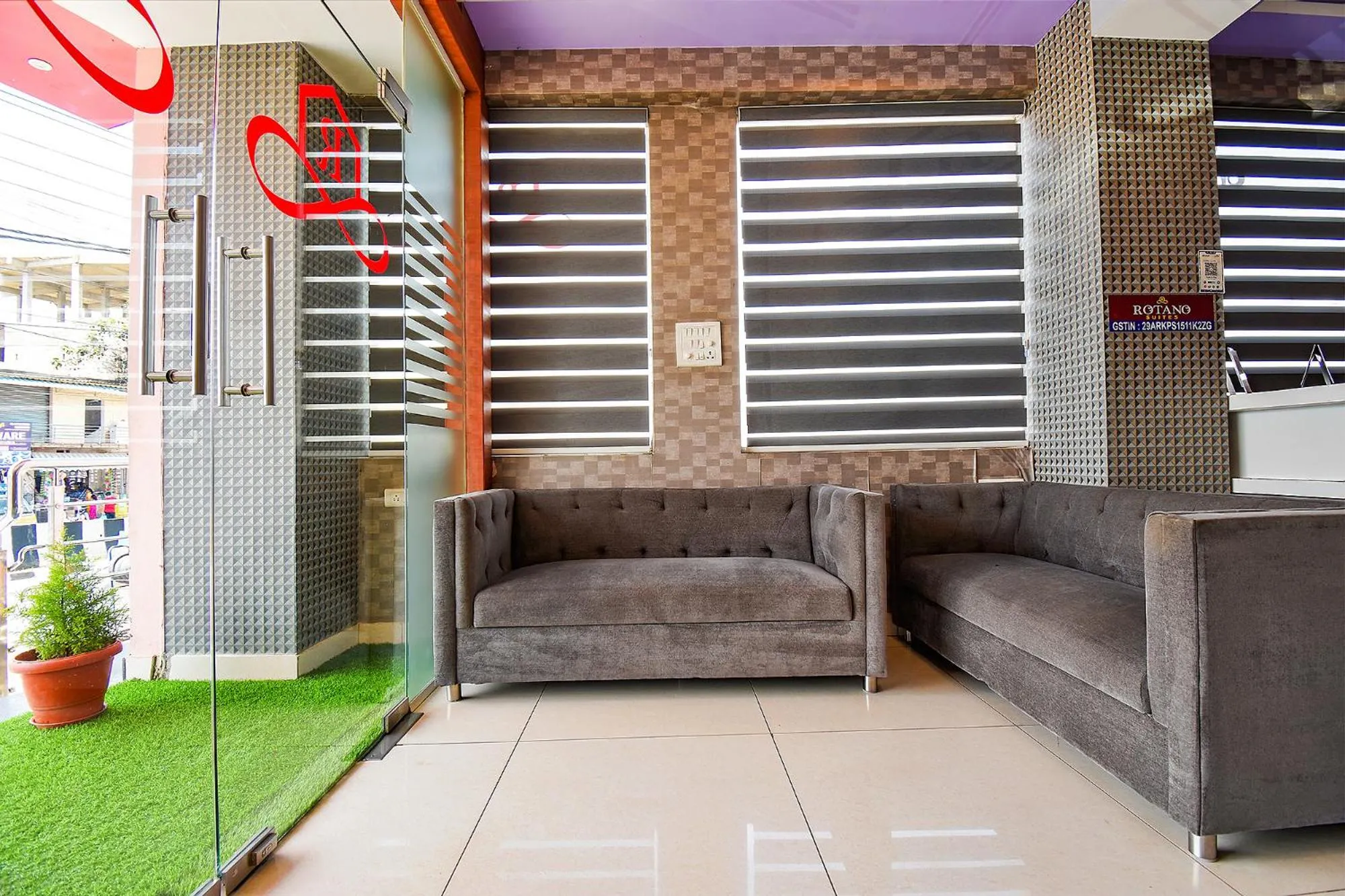 Seating area in FabHotel Rotano Suites - Yelahanka