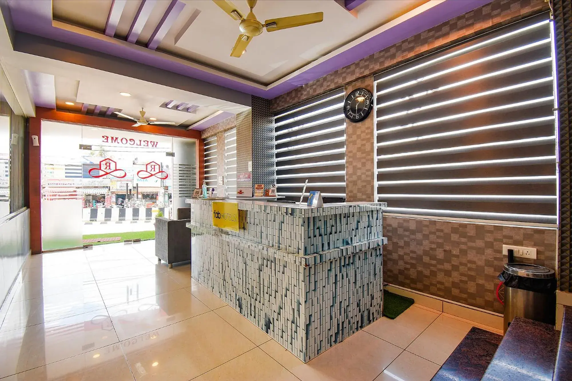 Lobby or reception in FabHotel Rotano Suites - Yelahanka Lobby or reception in FabHotel Rotano Suites - Yelahanka