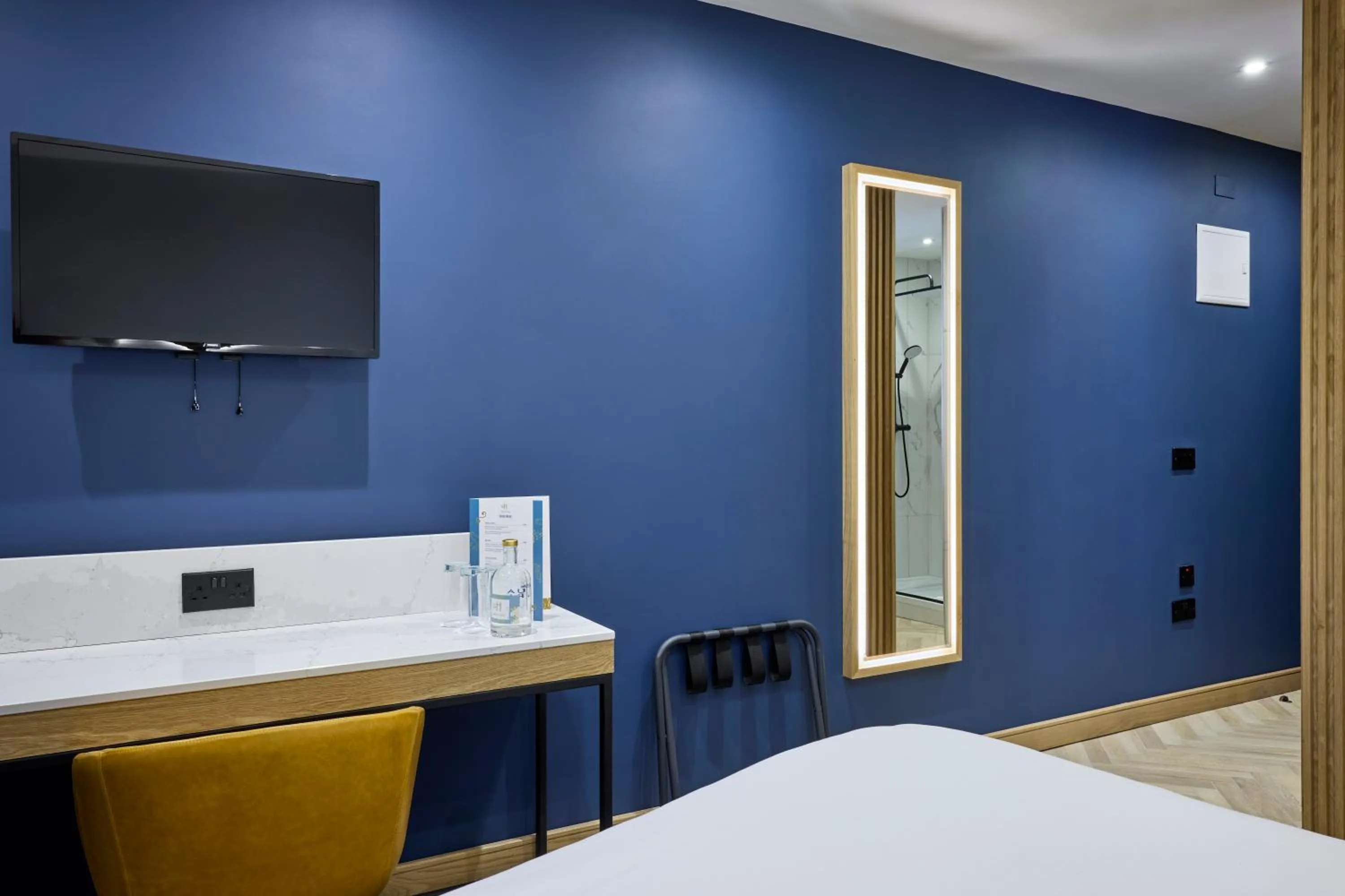 TV and multimedia, Bed in Handel's Hotel