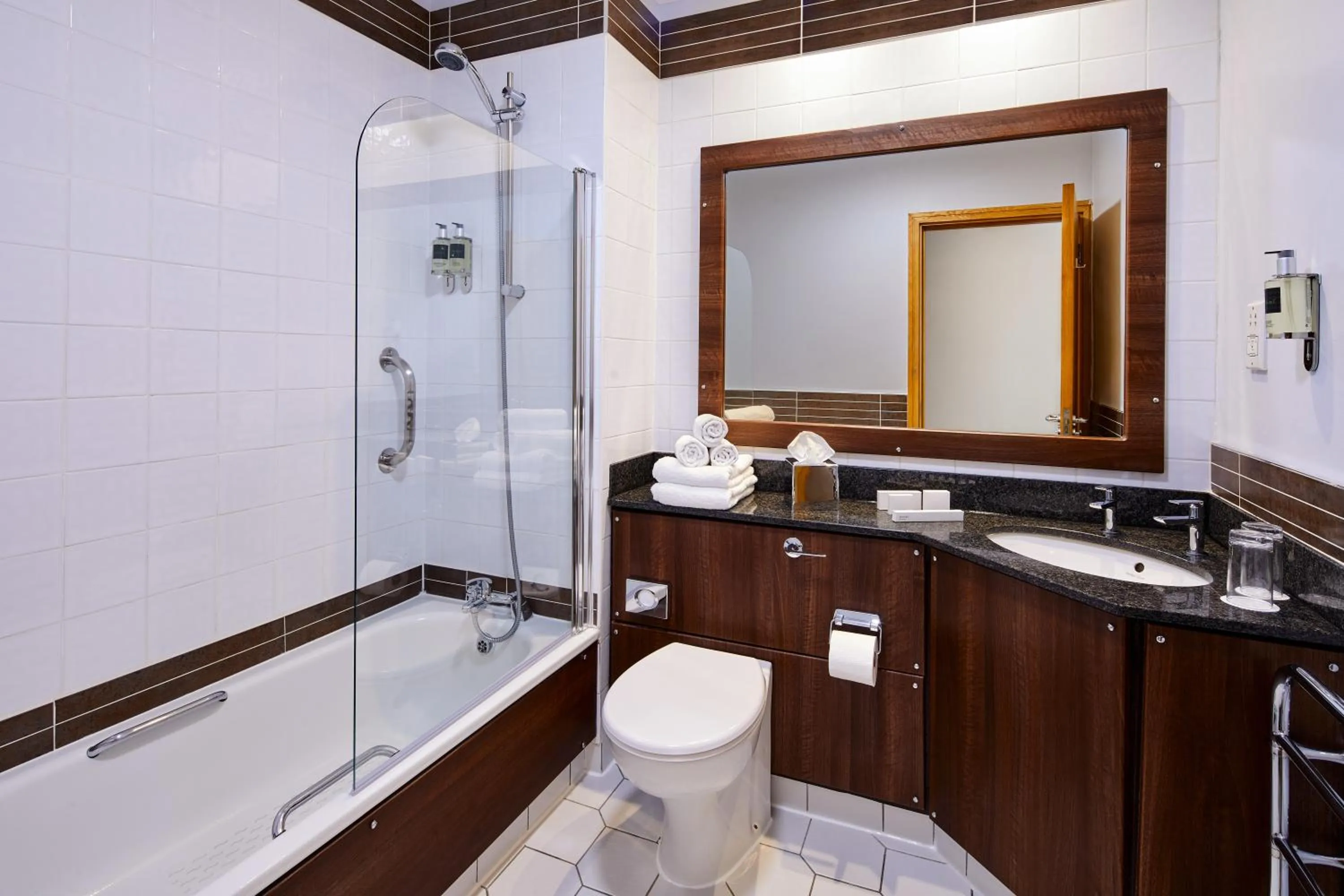 Bathroom in Handel's Hotel