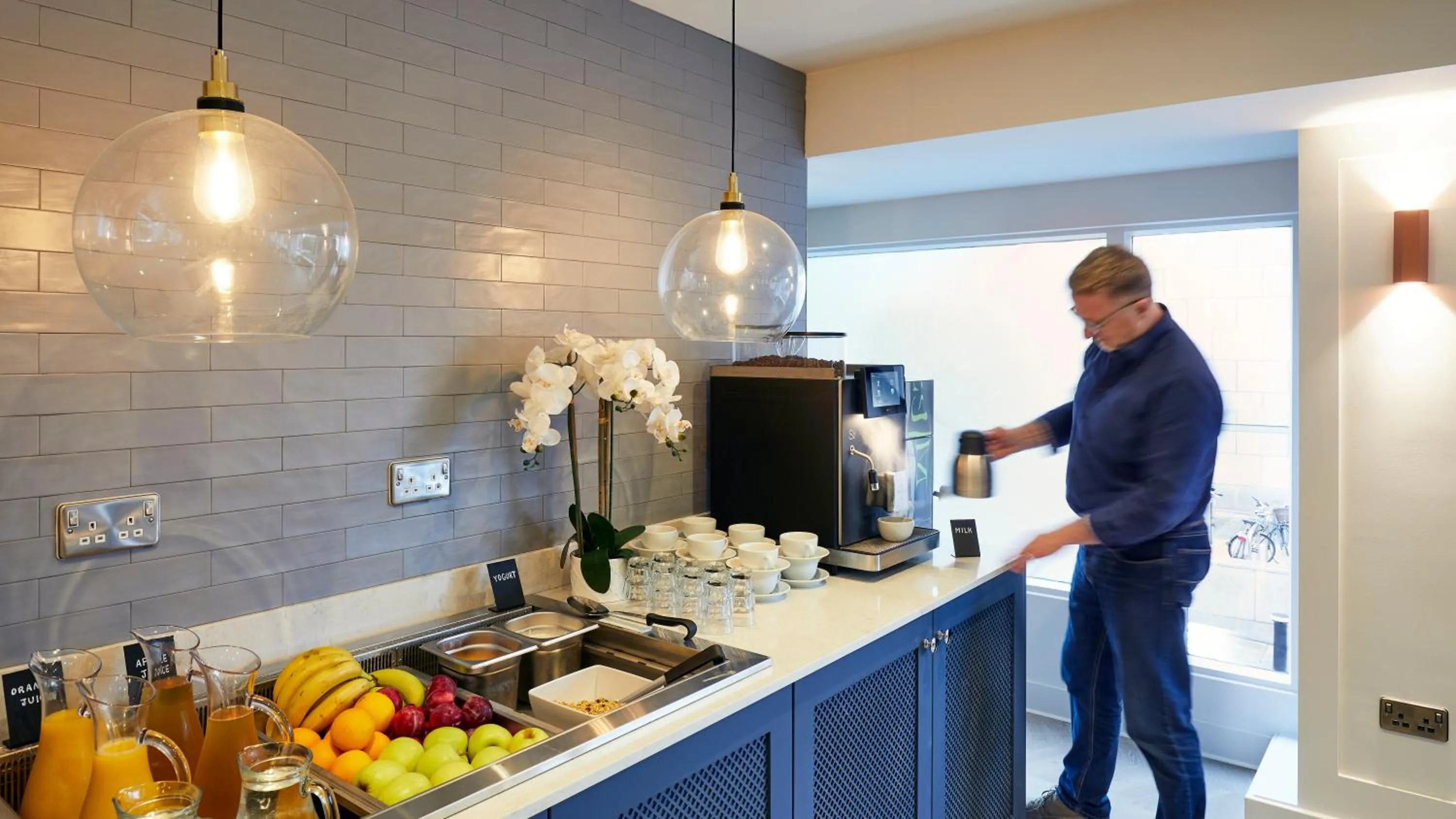 Breakfast in Handel's Hotel