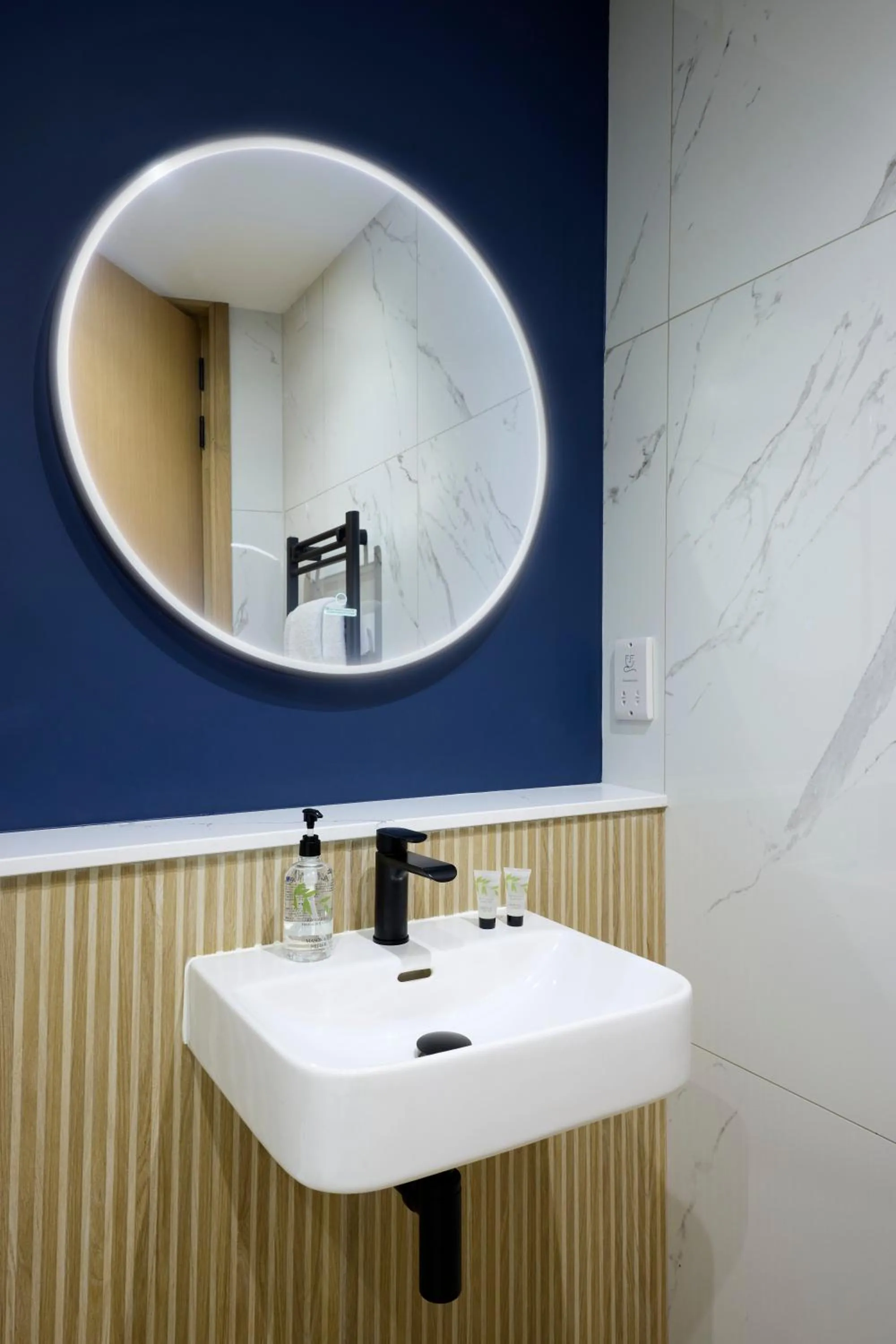 Bathroom in Handel's Hotel