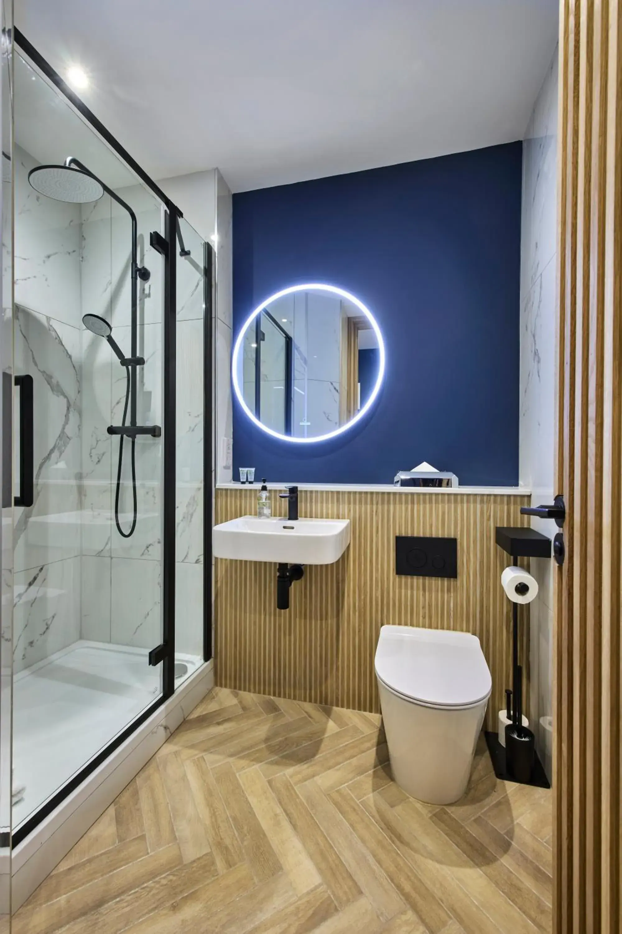 Shower in Handel's Hotel Shower in Handel's Hotel