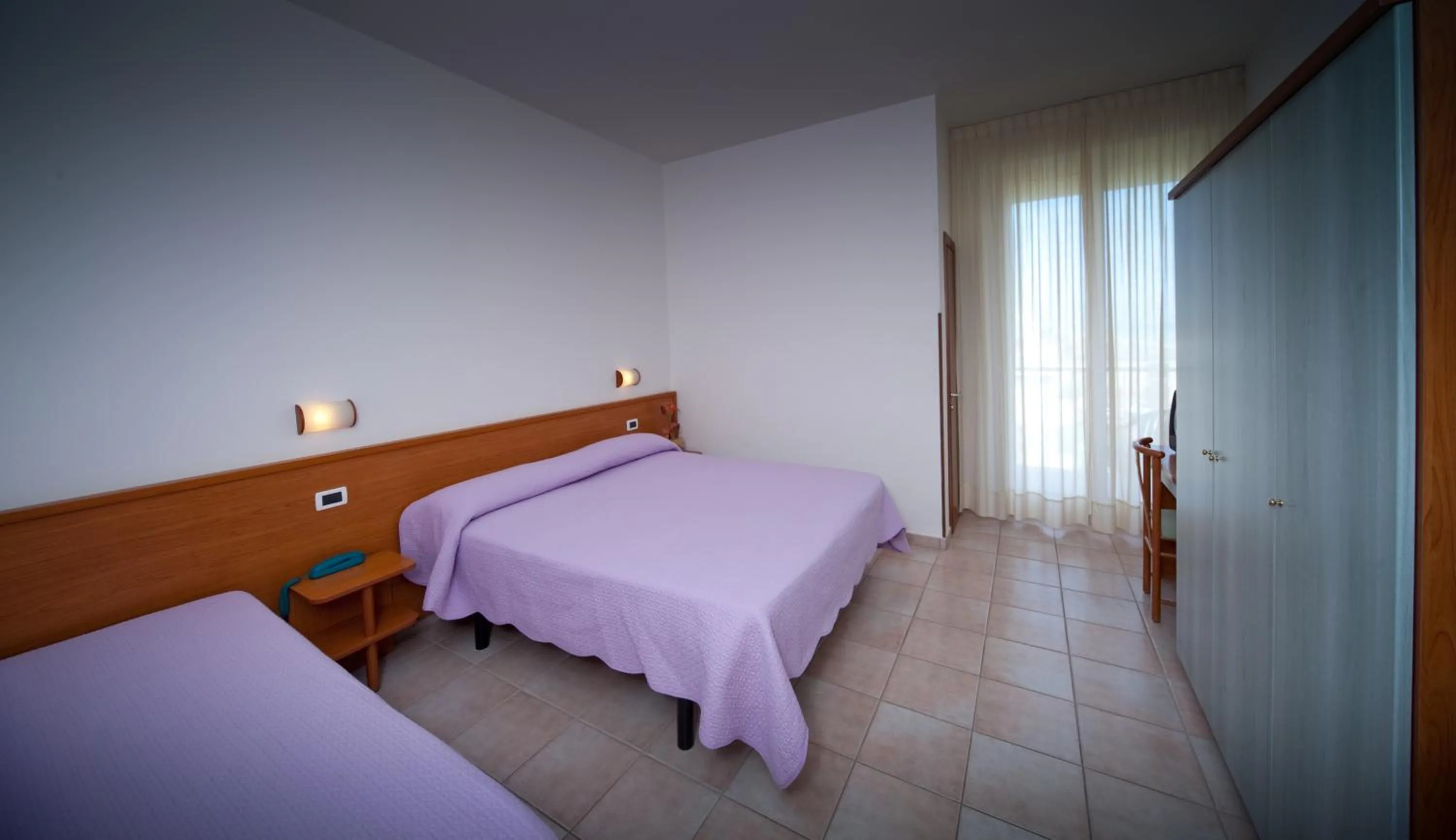 Shower, Bed in Hotel Florence