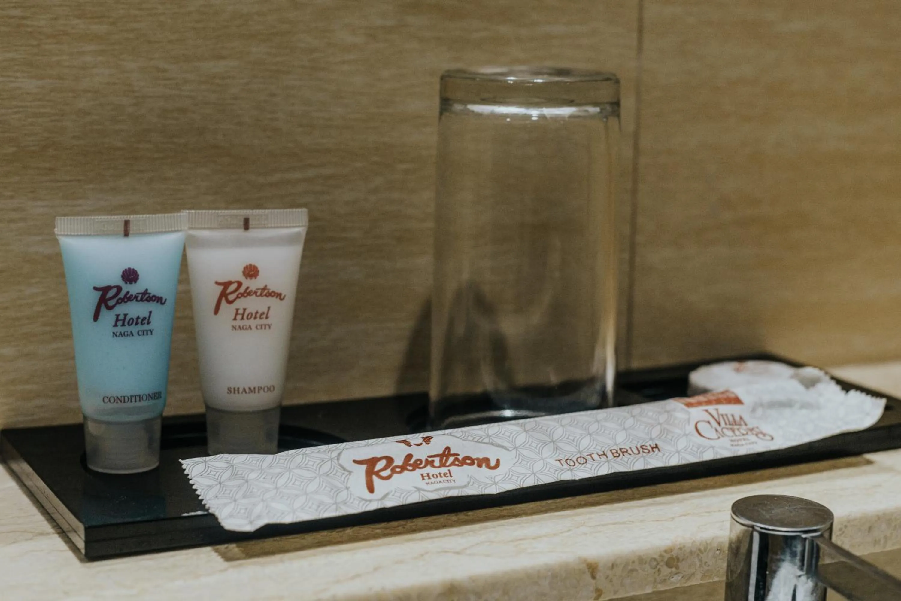 Toilet in Robertson Hotel