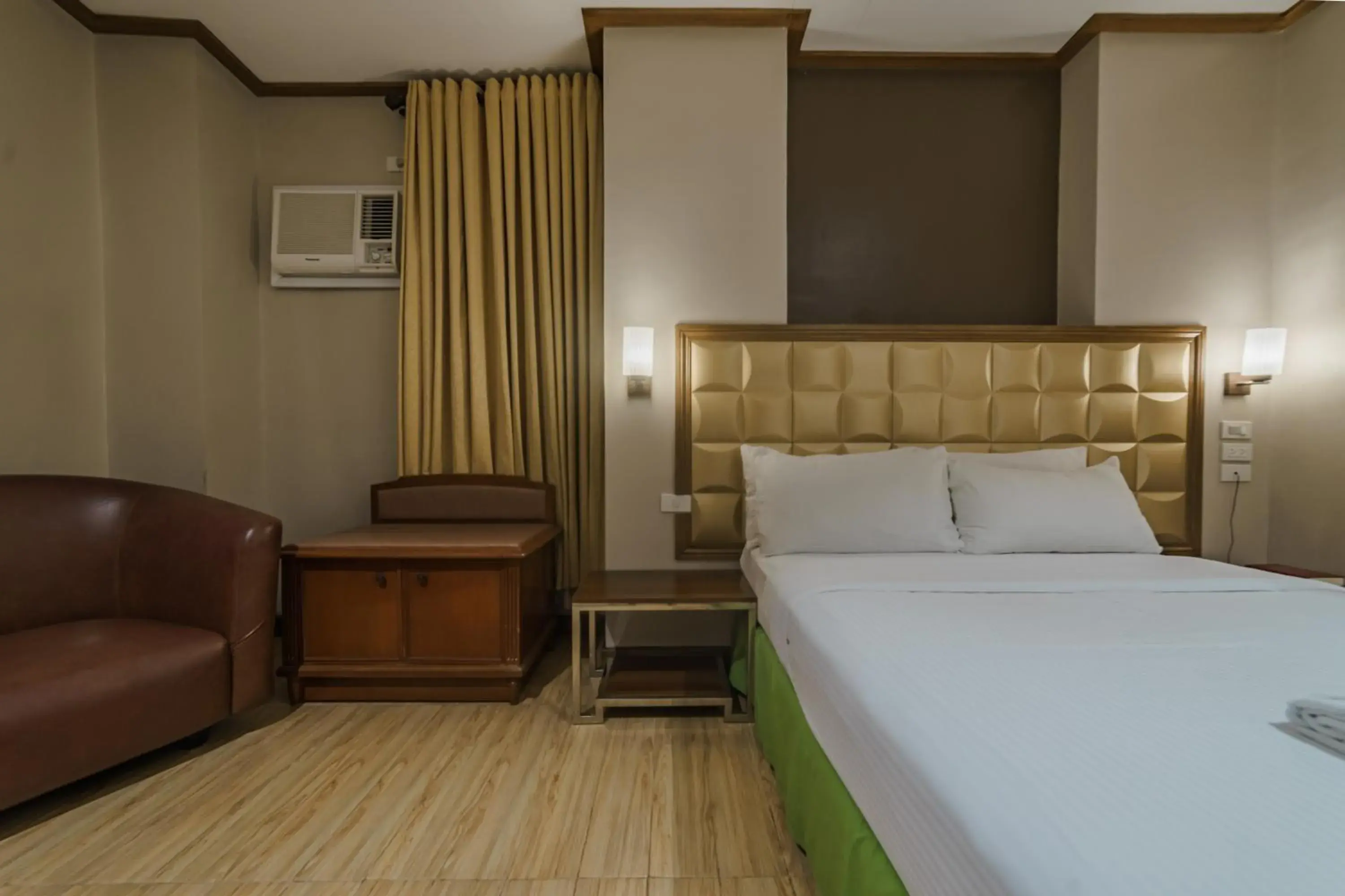 Bed in Robertson Hotel Bed in Robertson Hotel