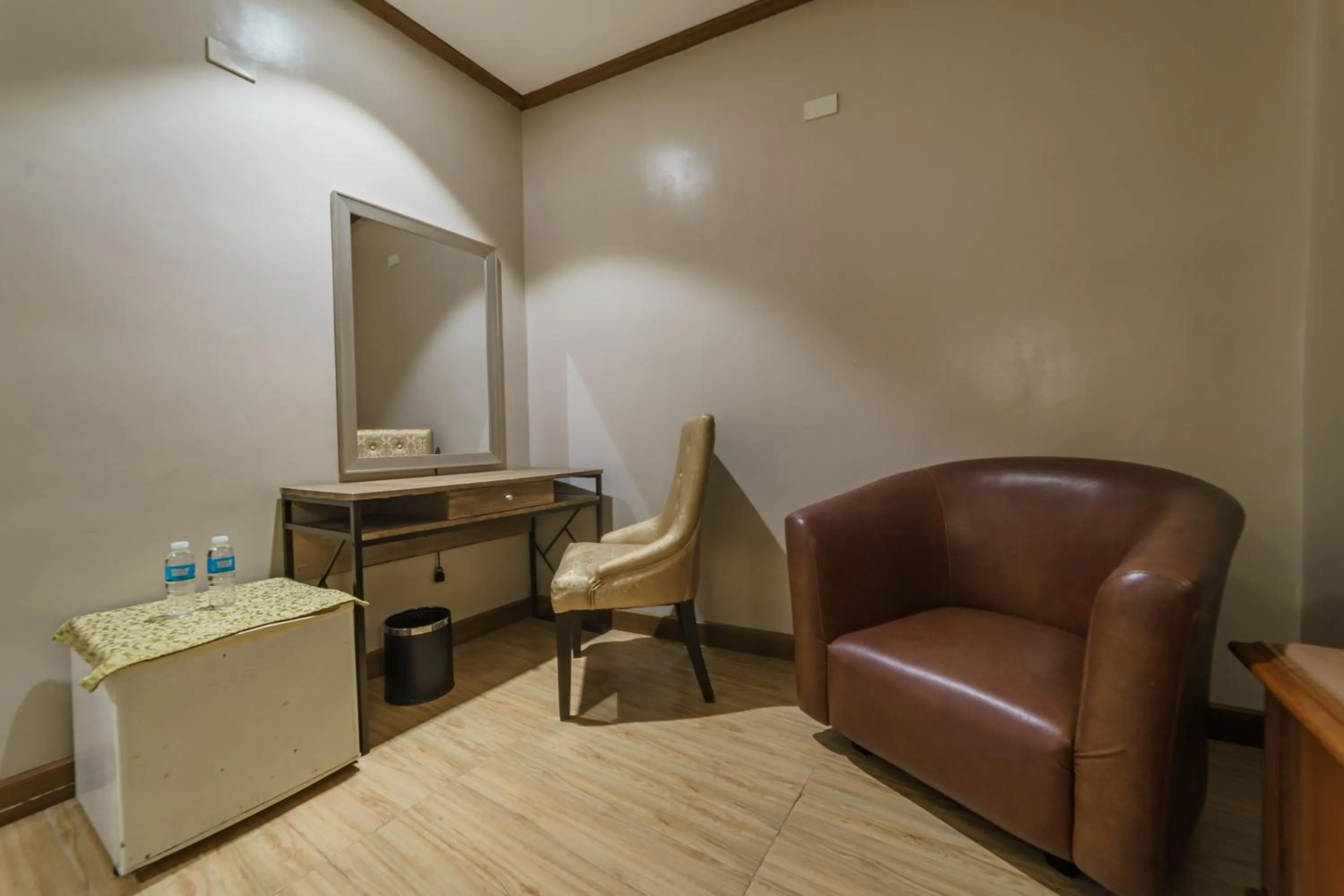 furniture in Robertson Hotel