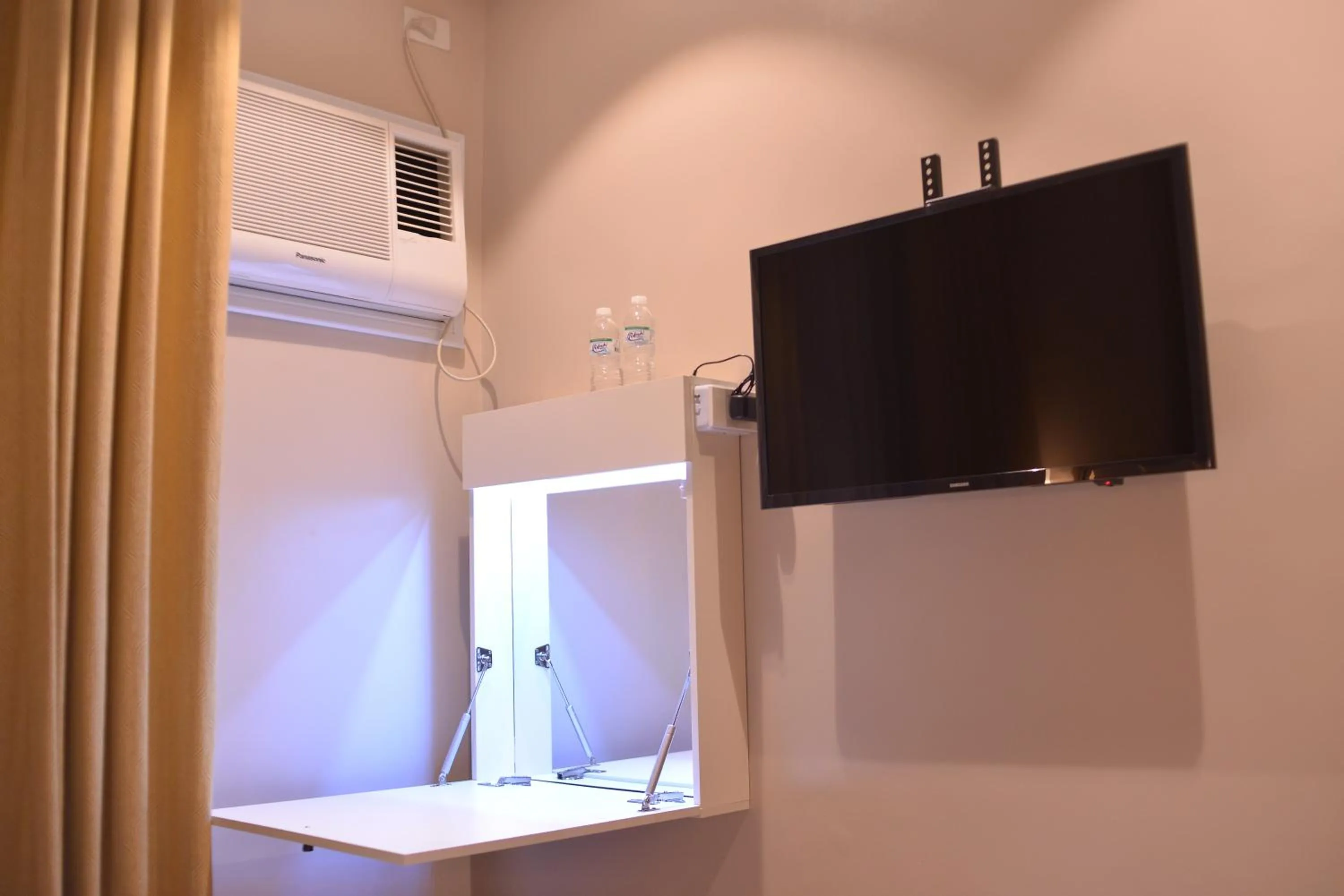 TV and multimedia in Robertson Hotel