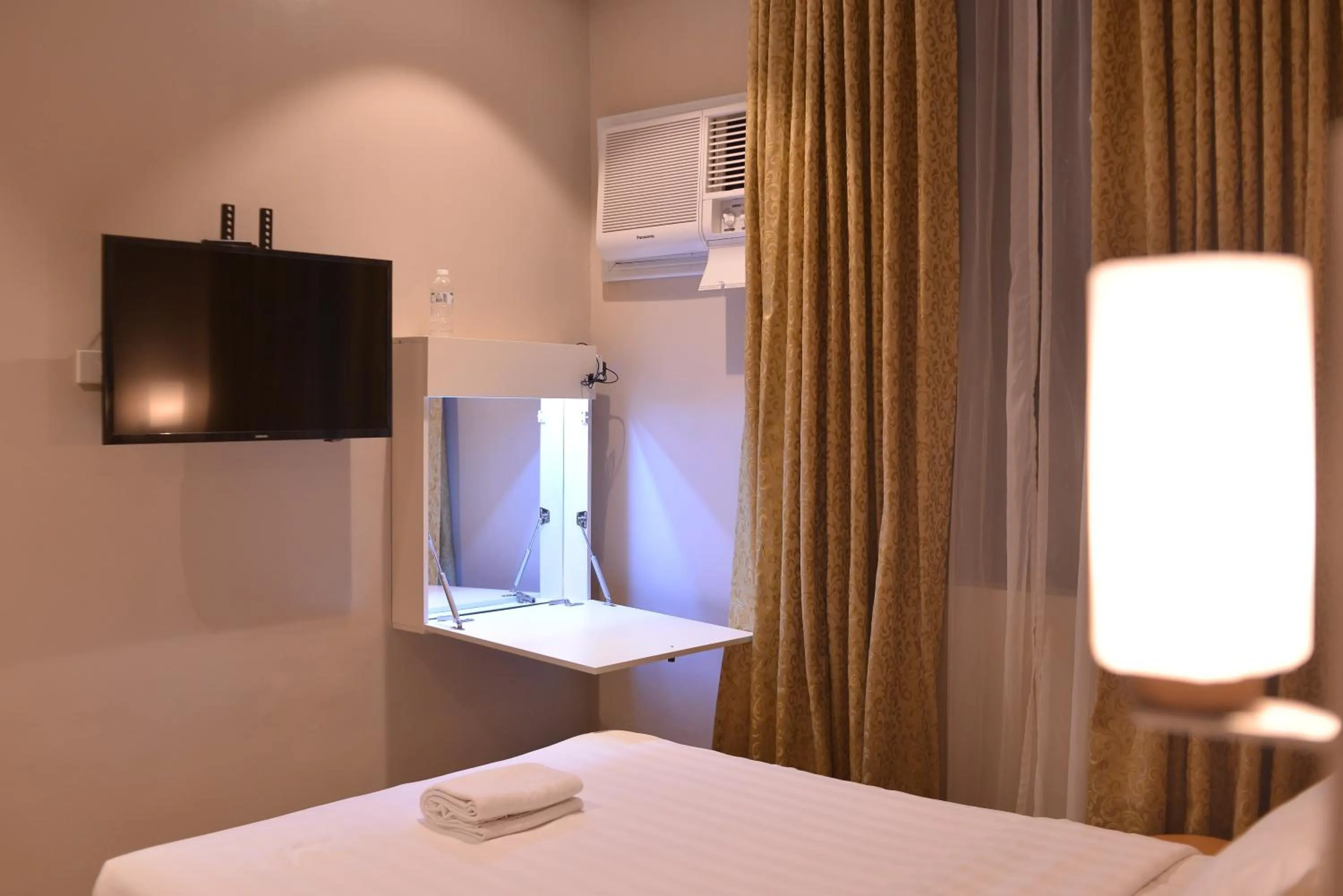 Bedroom, Bed in Robertson Hotel