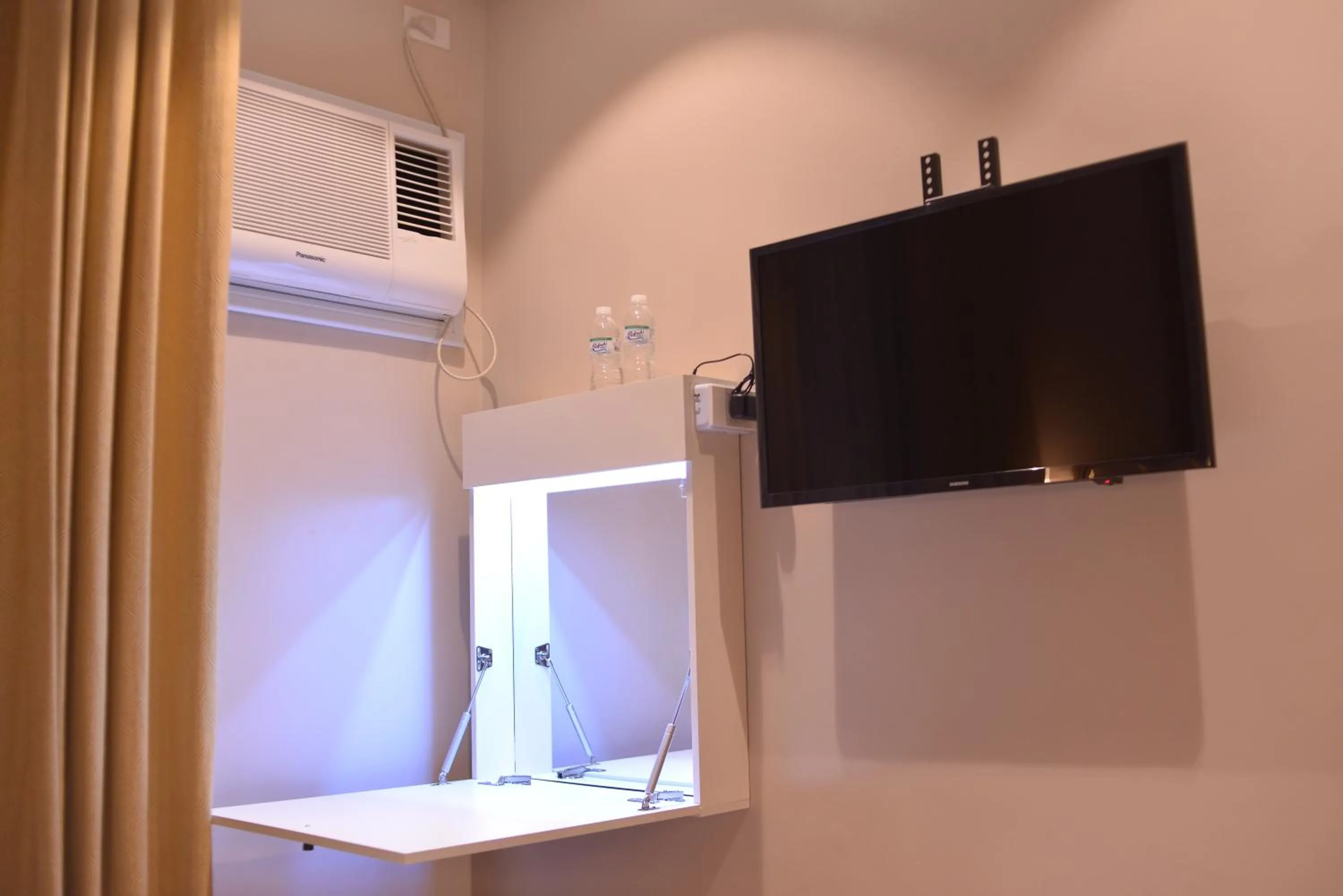 TV and multimedia in Robertson Hotel