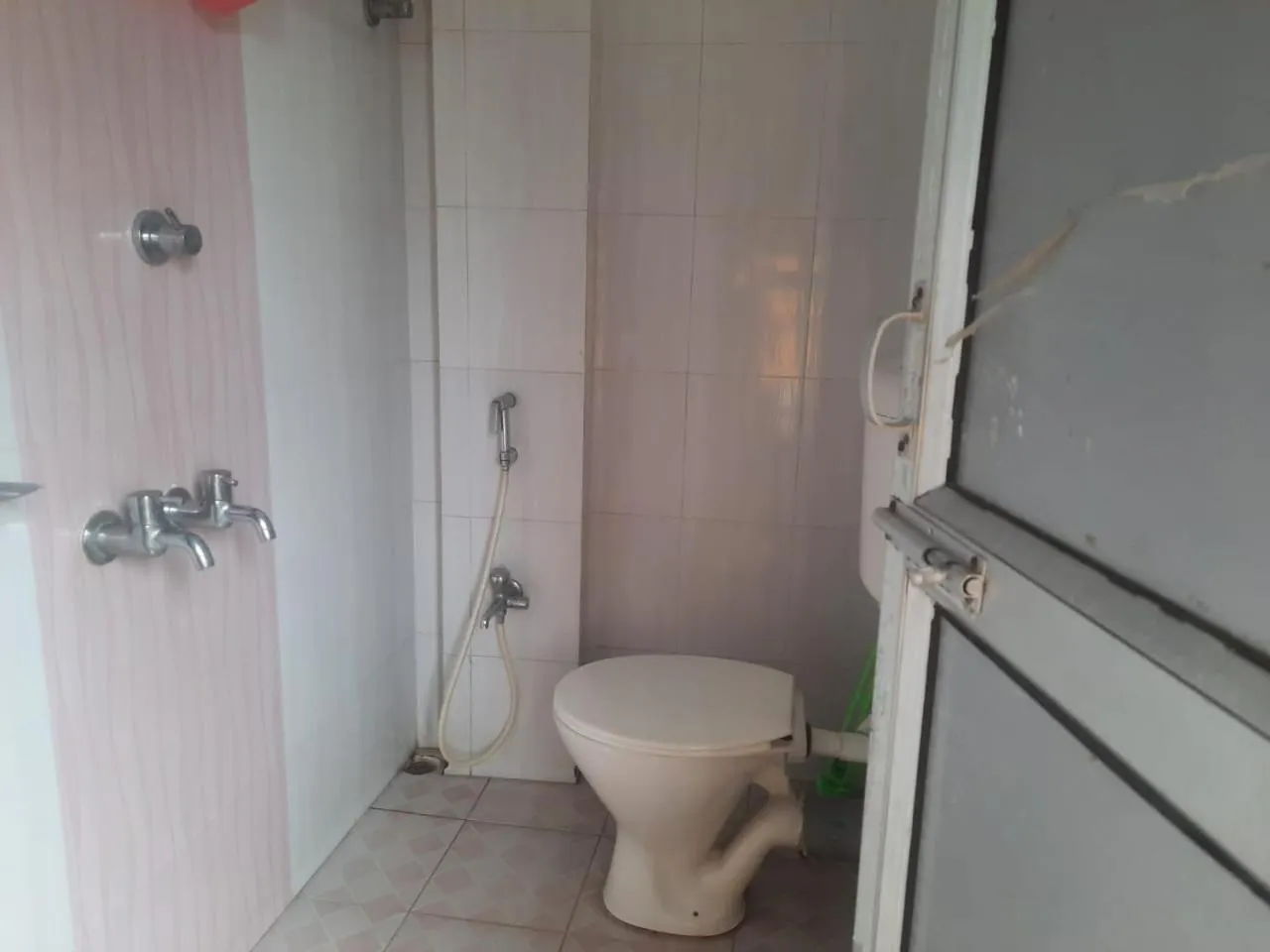 Bathroom in Hotel Indira