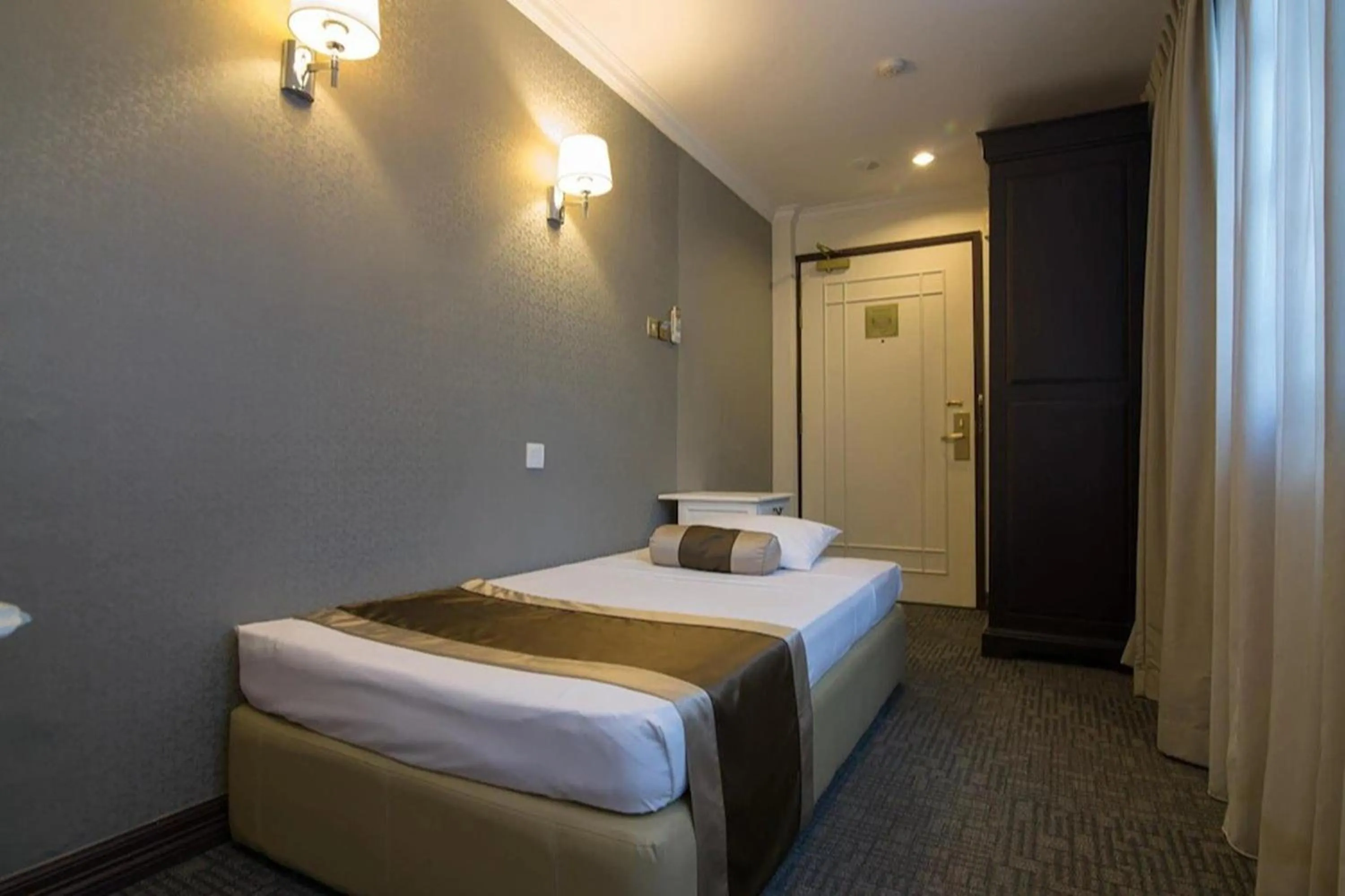 Bed in The Inn at Temple Street