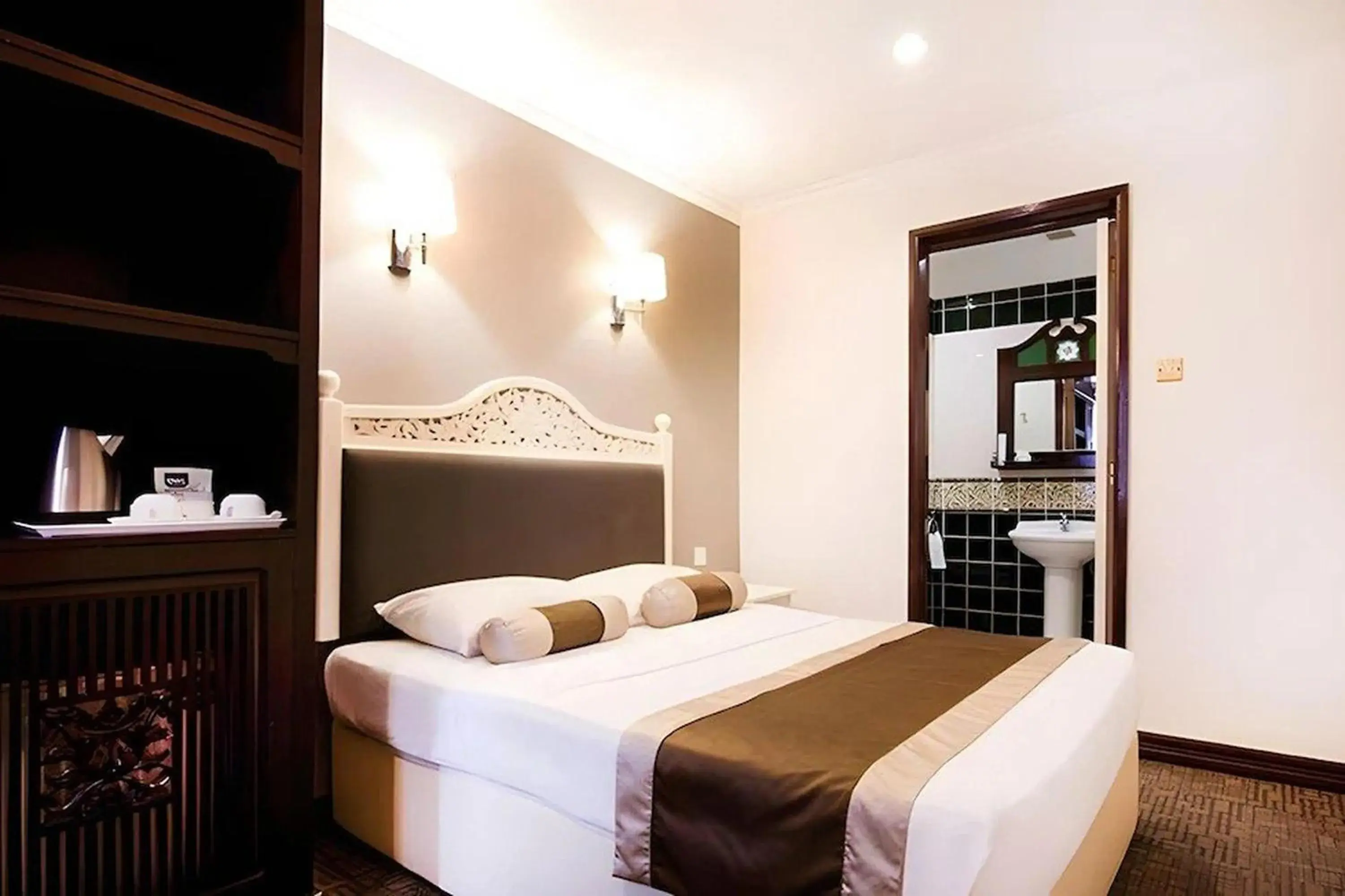 Bed in The Inn at Temple Street Bed in The Inn at Temple Street