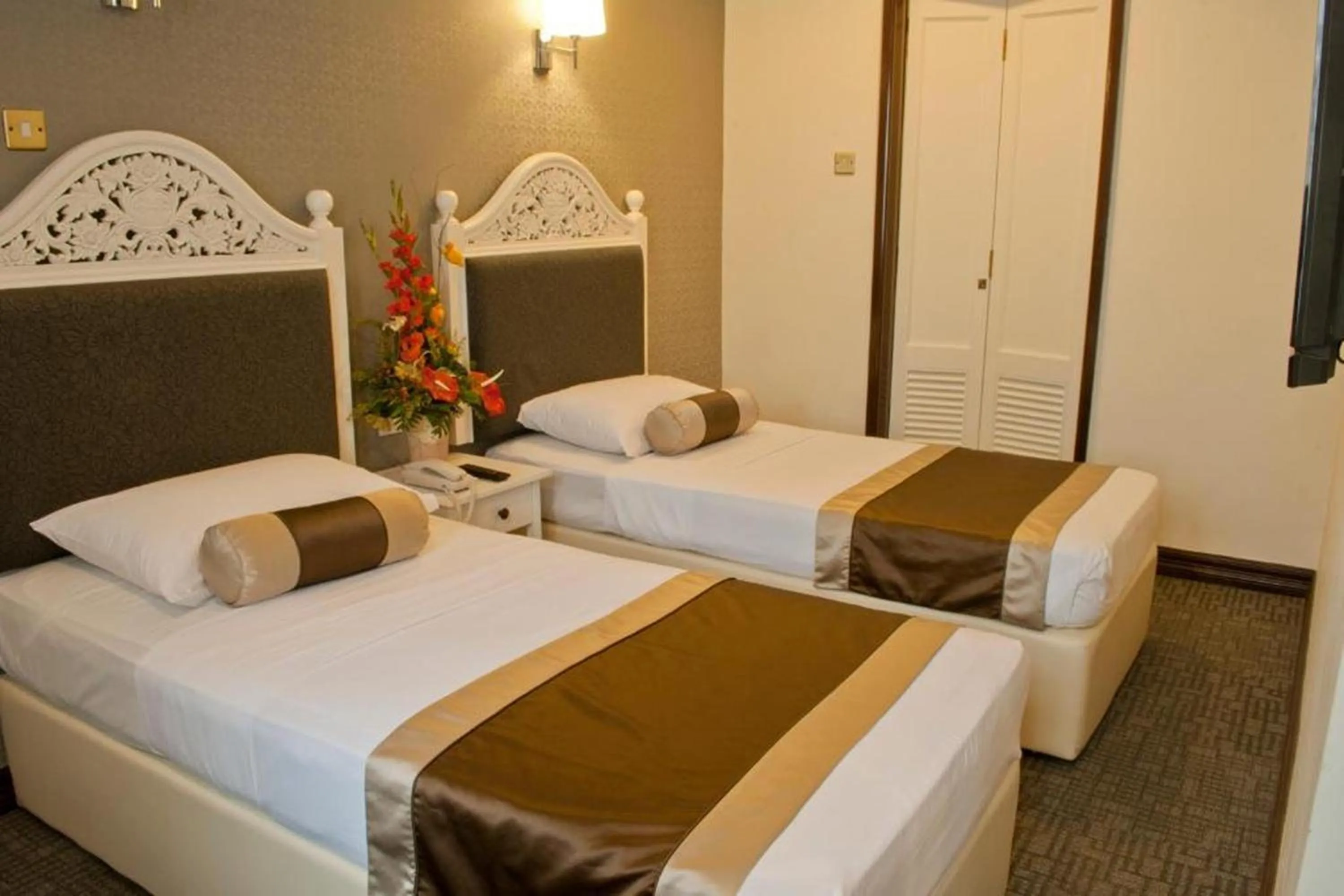 Bed in The Inn at Temple Street