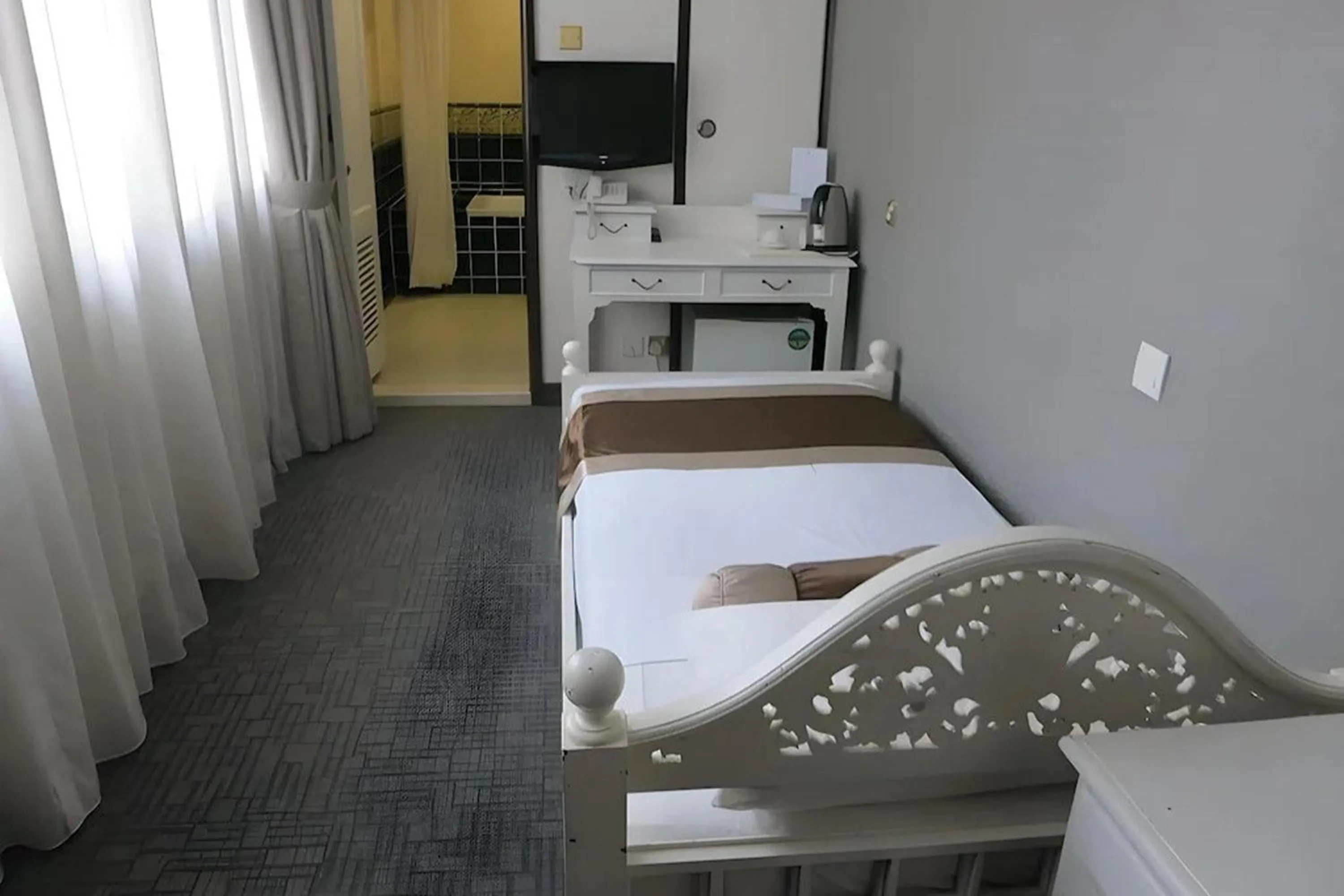 Bed in The Inn at Temple Street