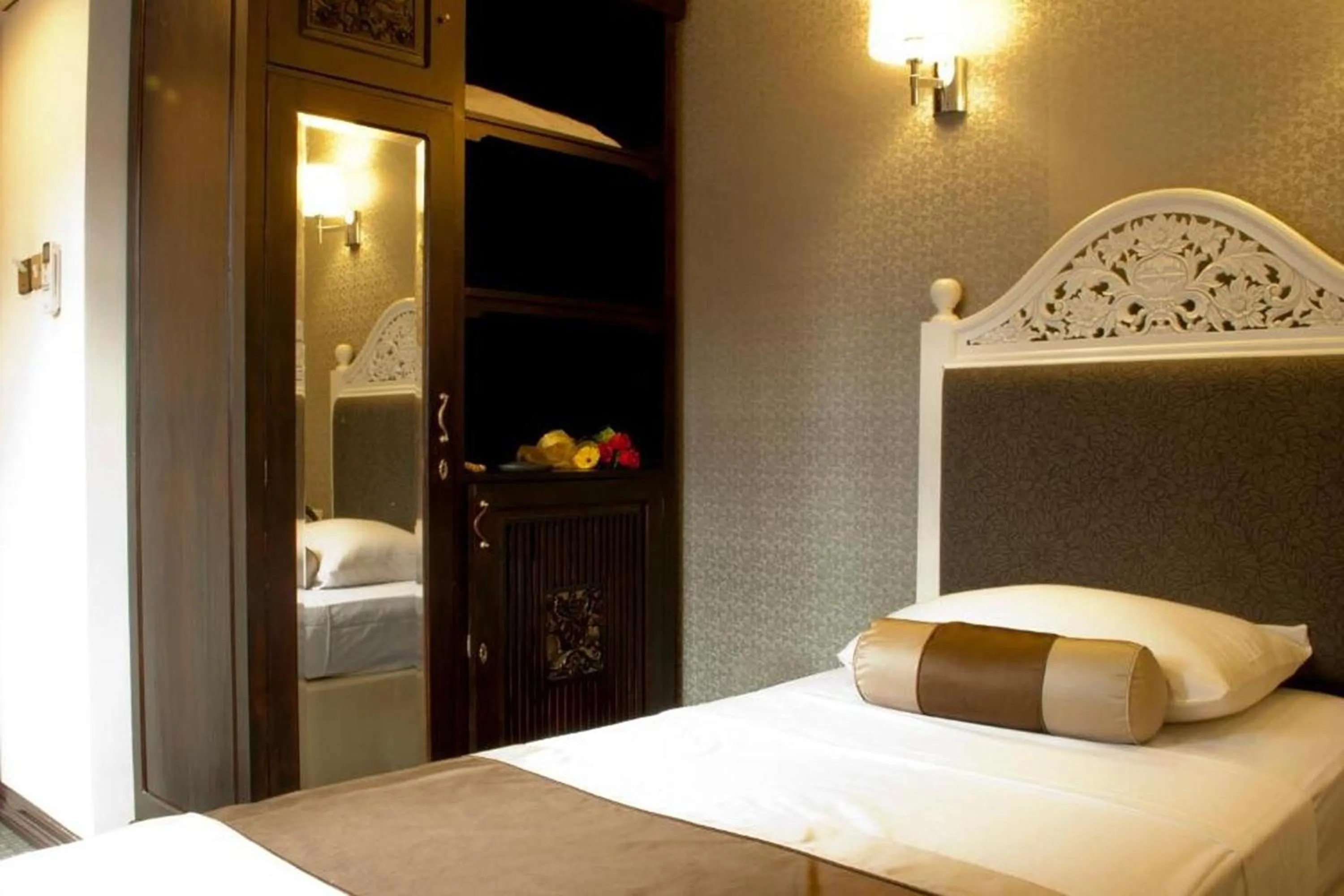 Bed in The Inn at Temple Street