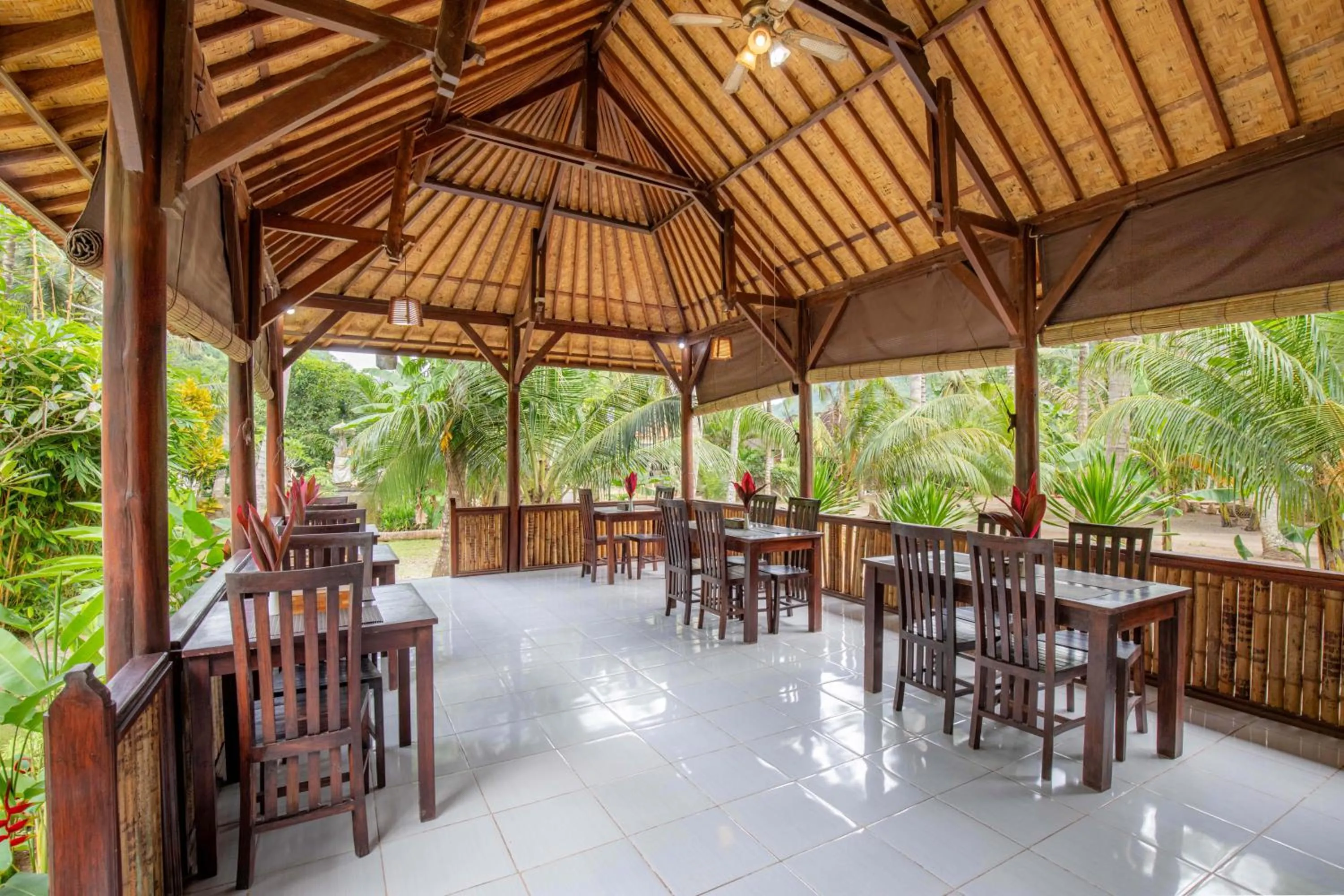 Restaurant/places to eat in Crystal Bay Villa