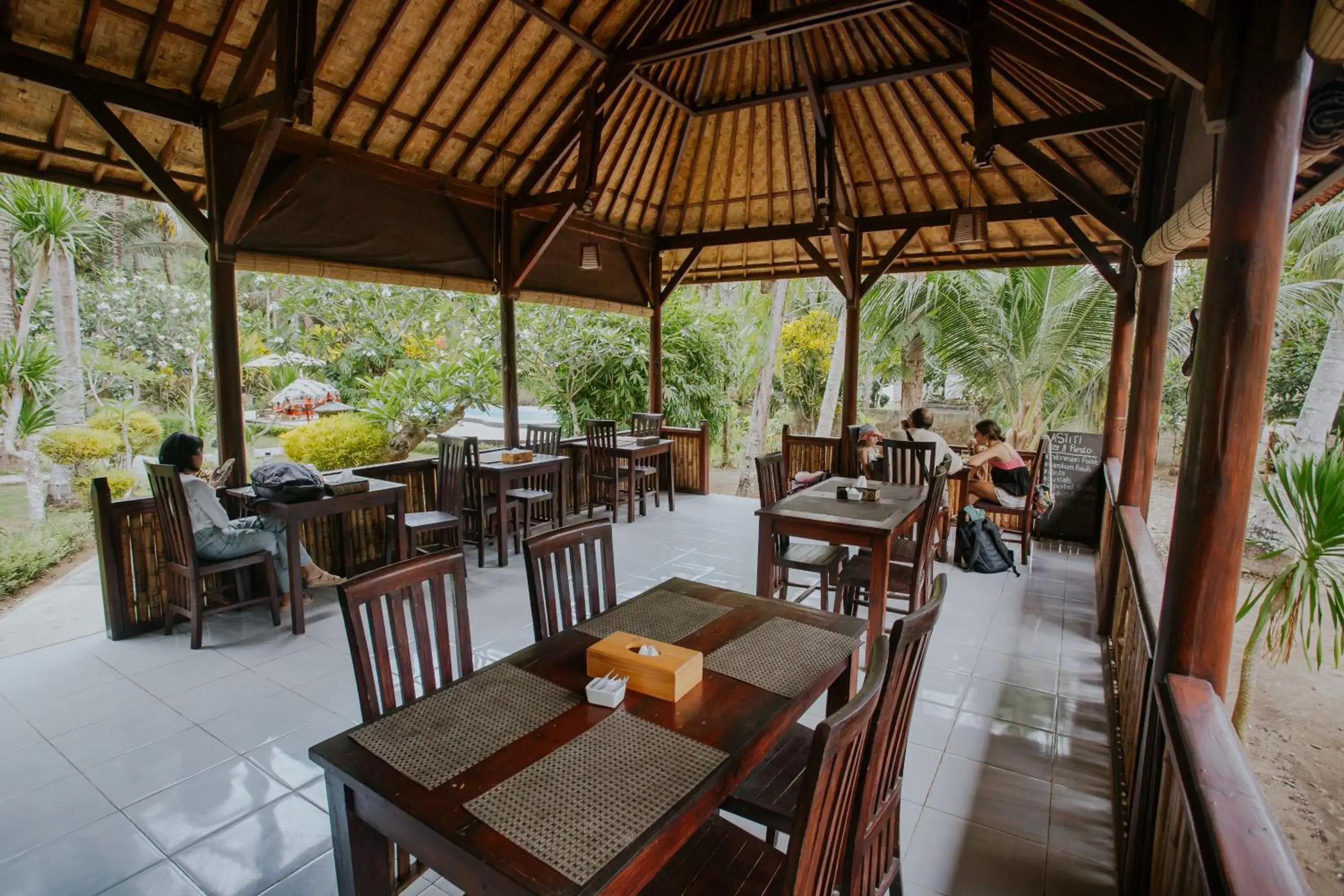 Restaurant/places to eat in Crystal Bay Villa Restaurant/places to eat in Crystal Bay Villa