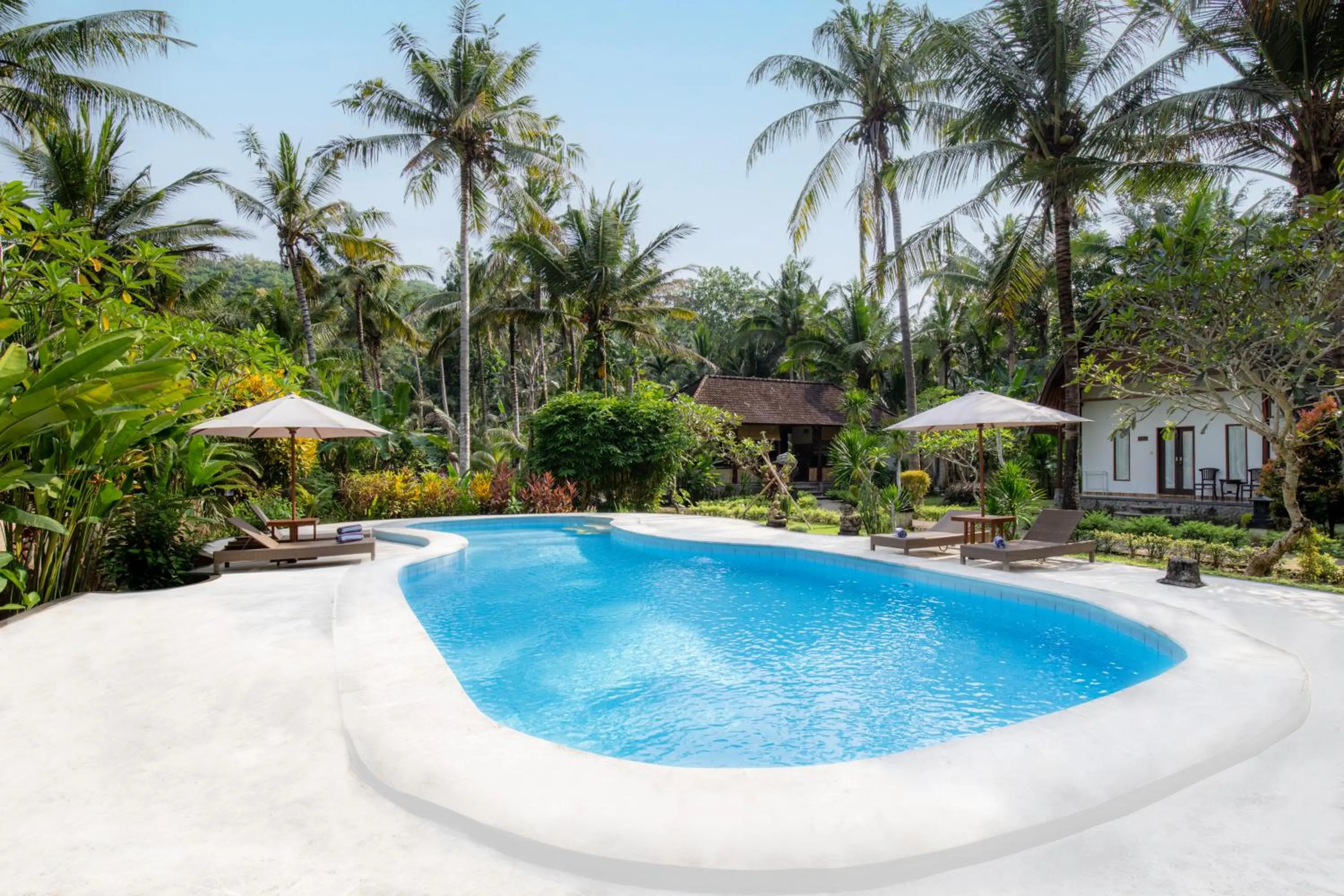 Swimming pool in Crystal Bay Villa