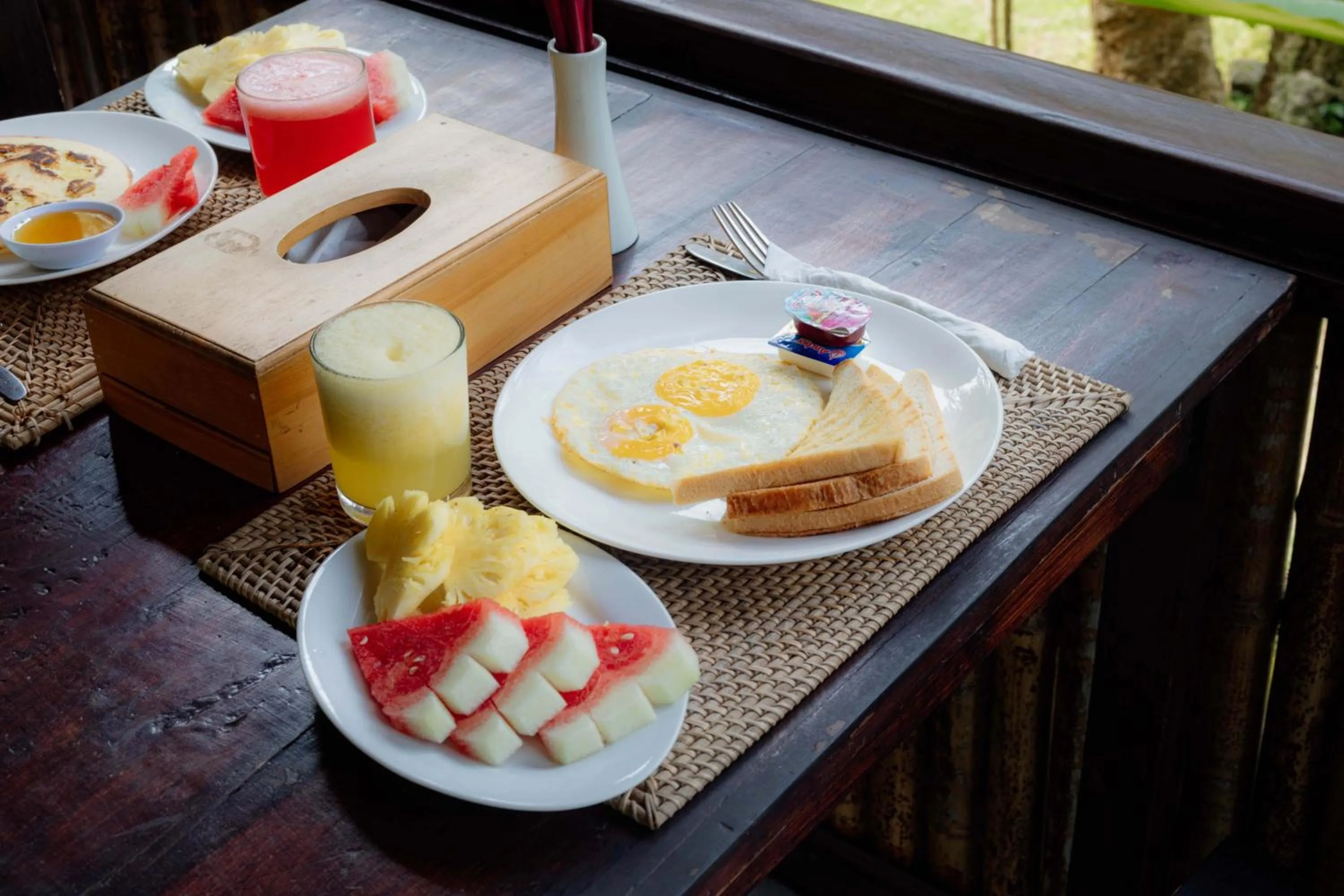 Restaurant/places to eat in Crystal Bay Villa