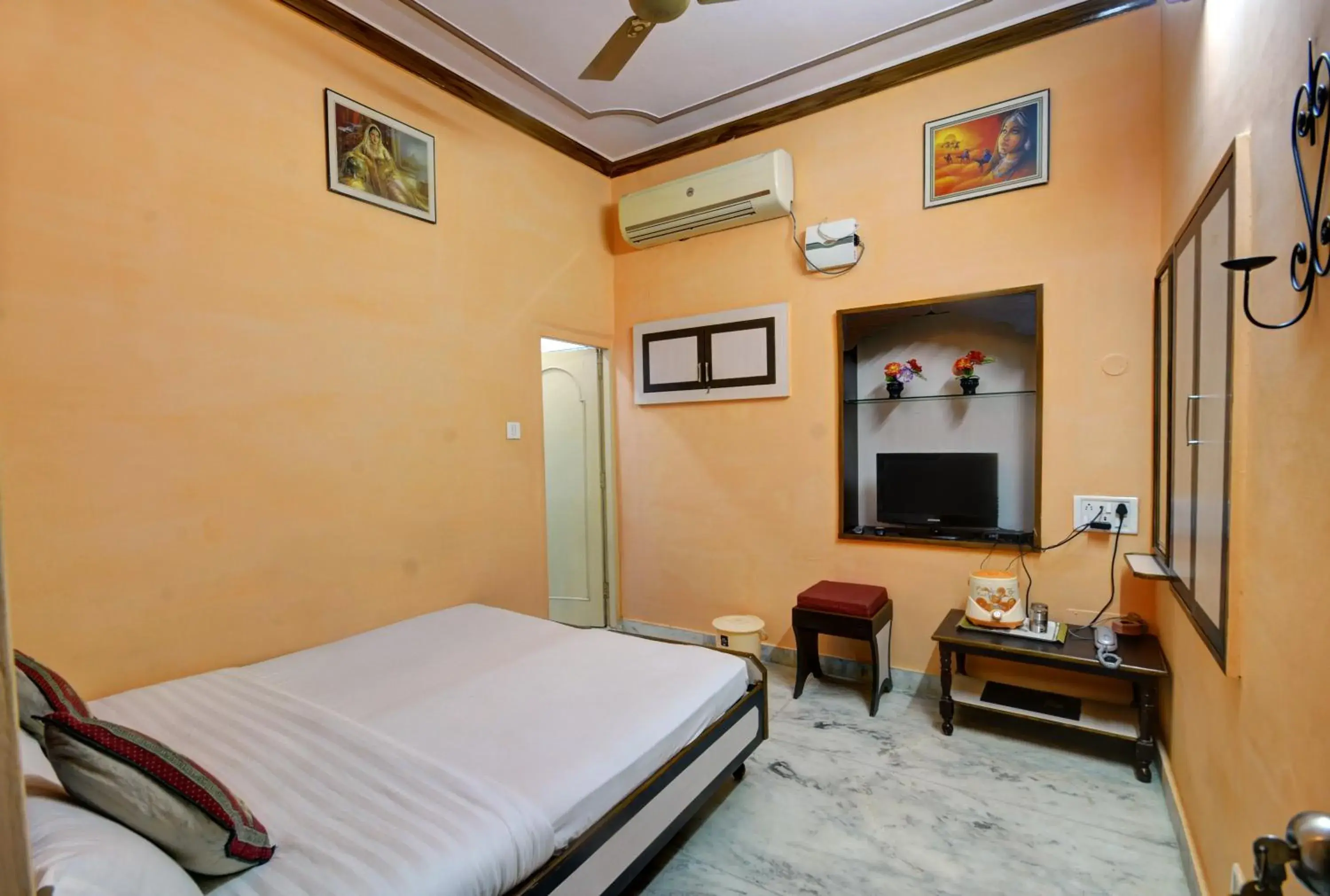 Bedroom, Bed in Hotel Jaisal Palace Bedroom, Bed in Hotel Jaisal Palace
