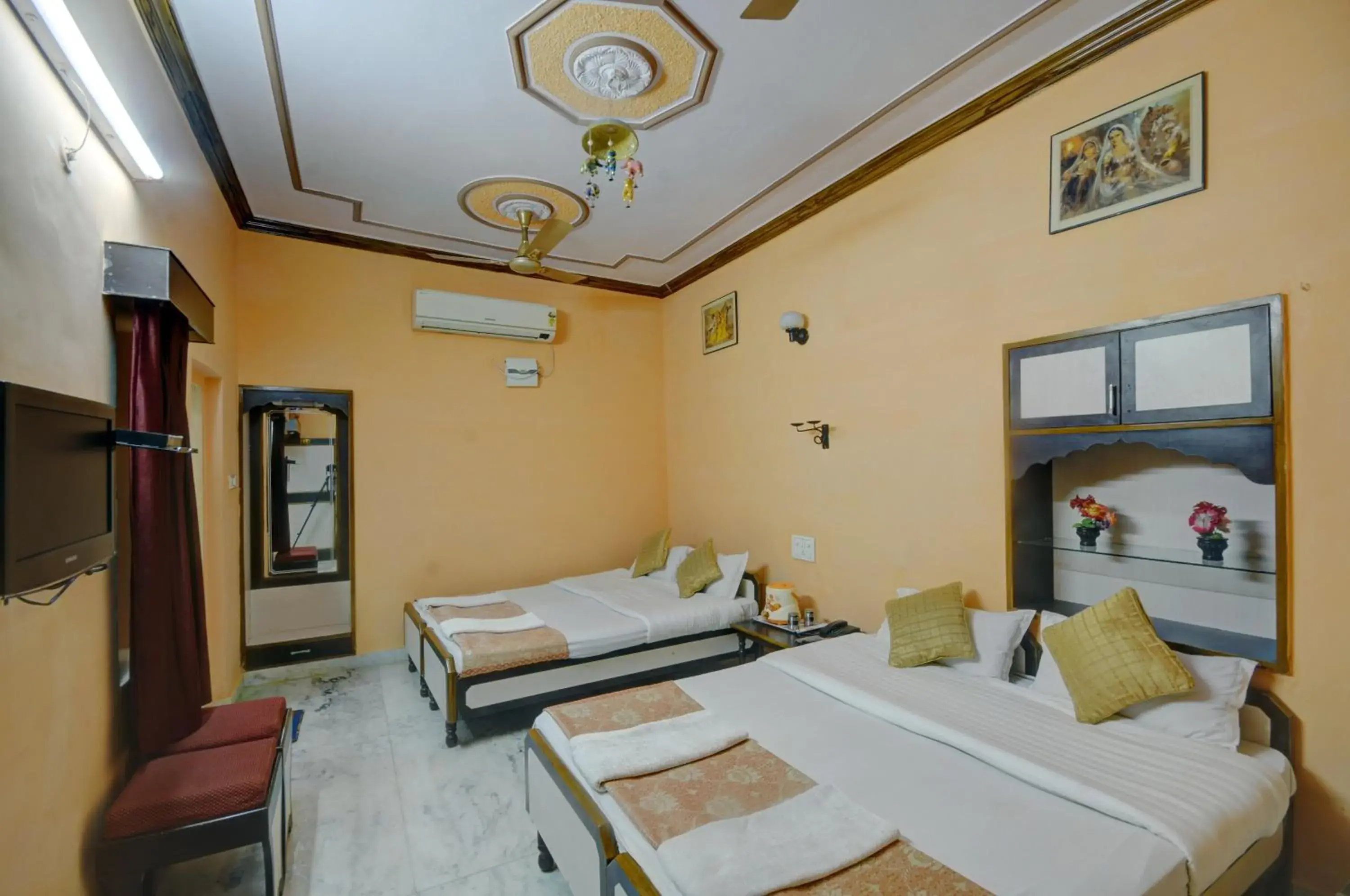 Bedroom, Bed in Hotel Jaisal Palace Bedroom, Bed in Hotel Jaisal Palace