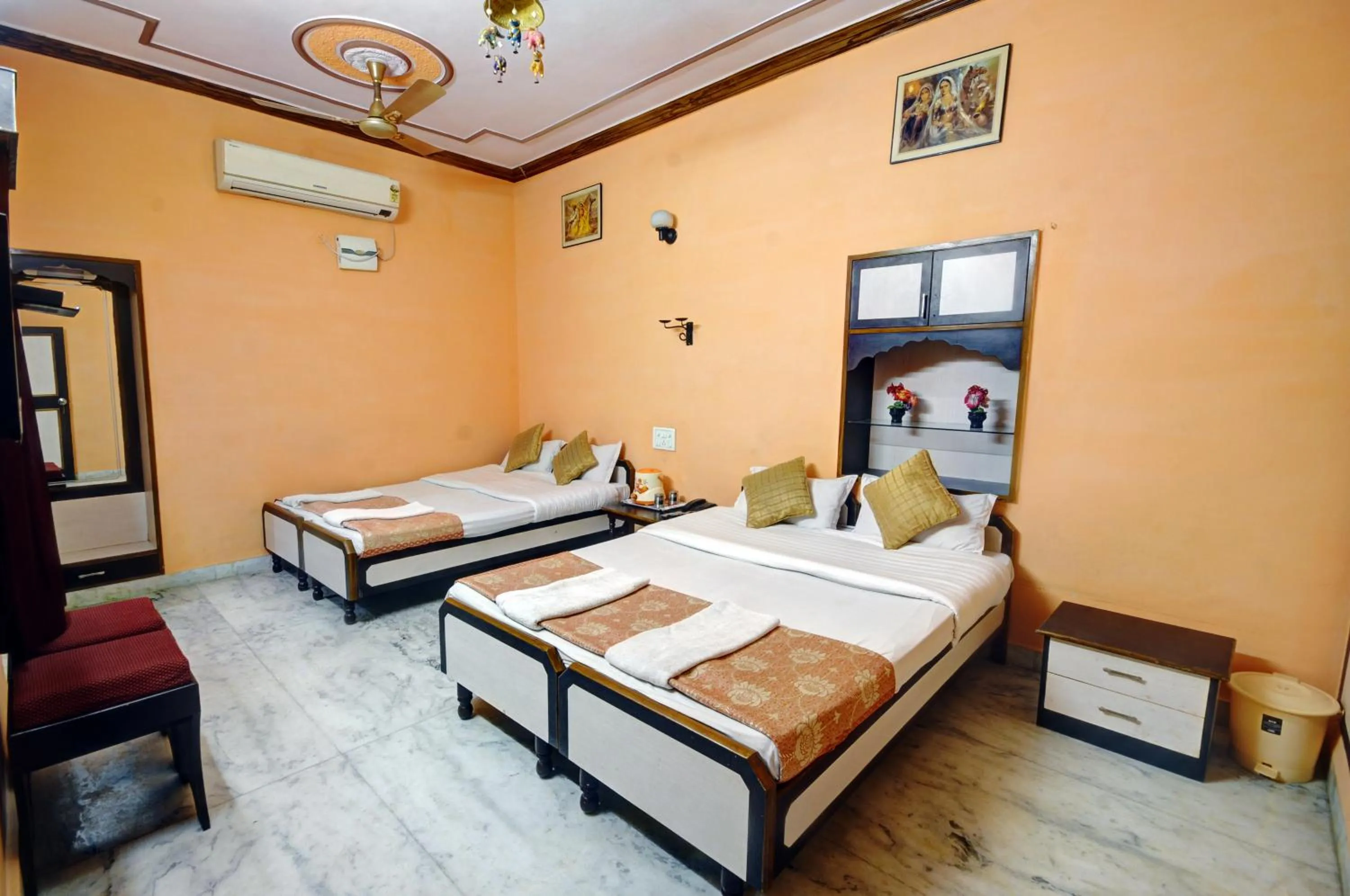 Bedroom, Bed in Hotel Jaisal Palace