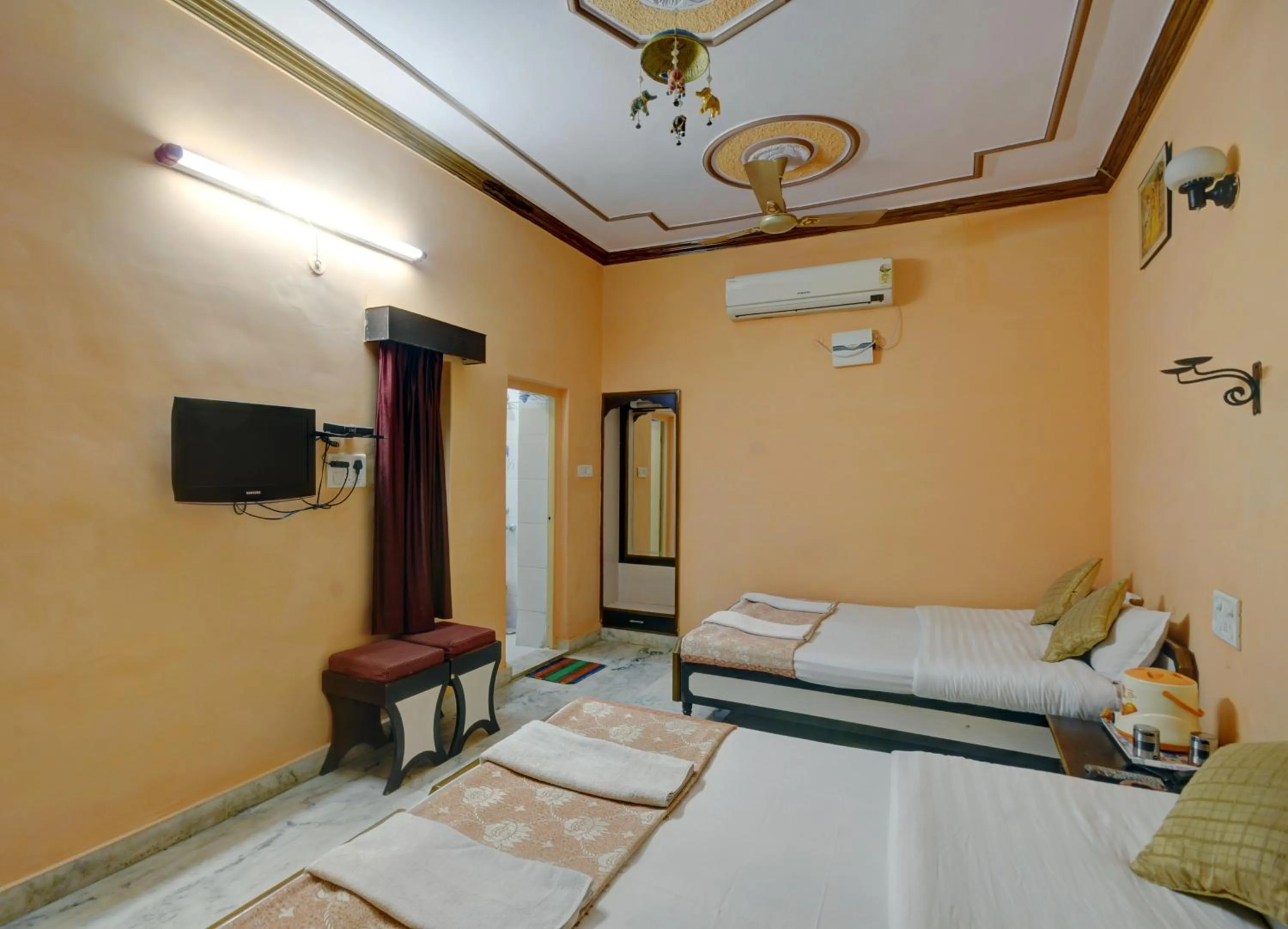 Bedroom, Bed in Hotel Jaisal Palace