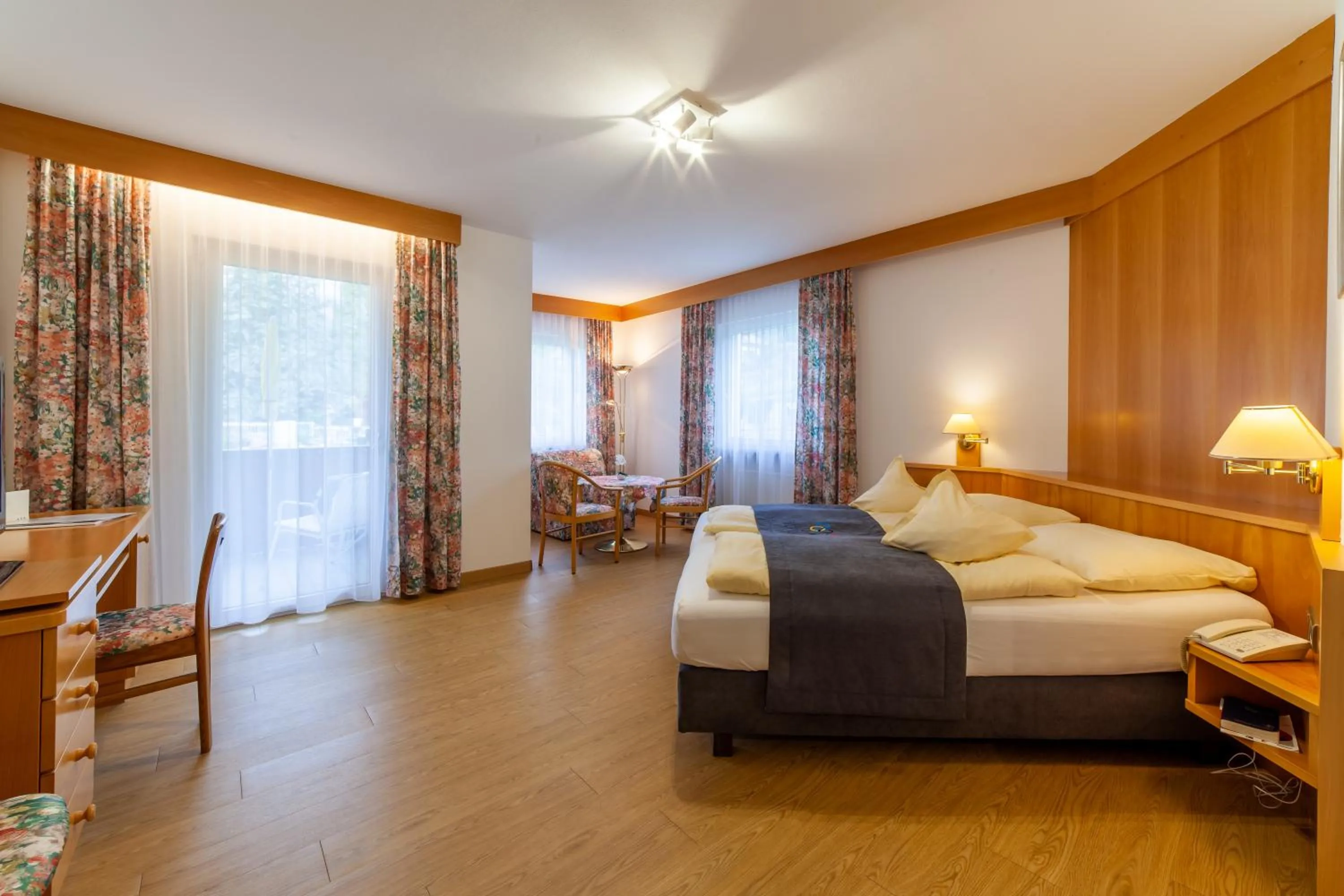 Photo of the whole room, Bed in Frühstücks-Hotel Olympia