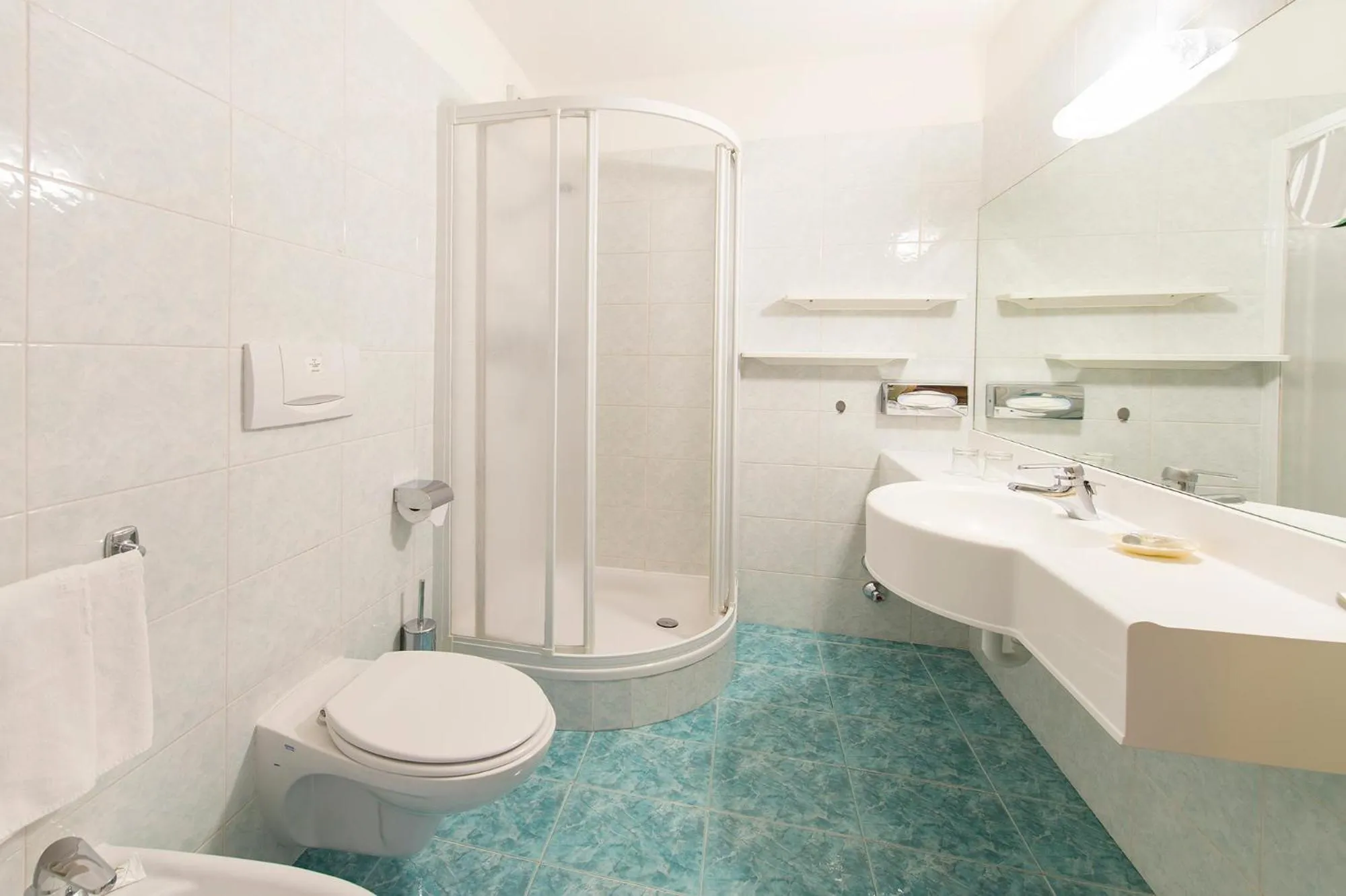 Bathroom in Frühstücks-Hotel Olympia