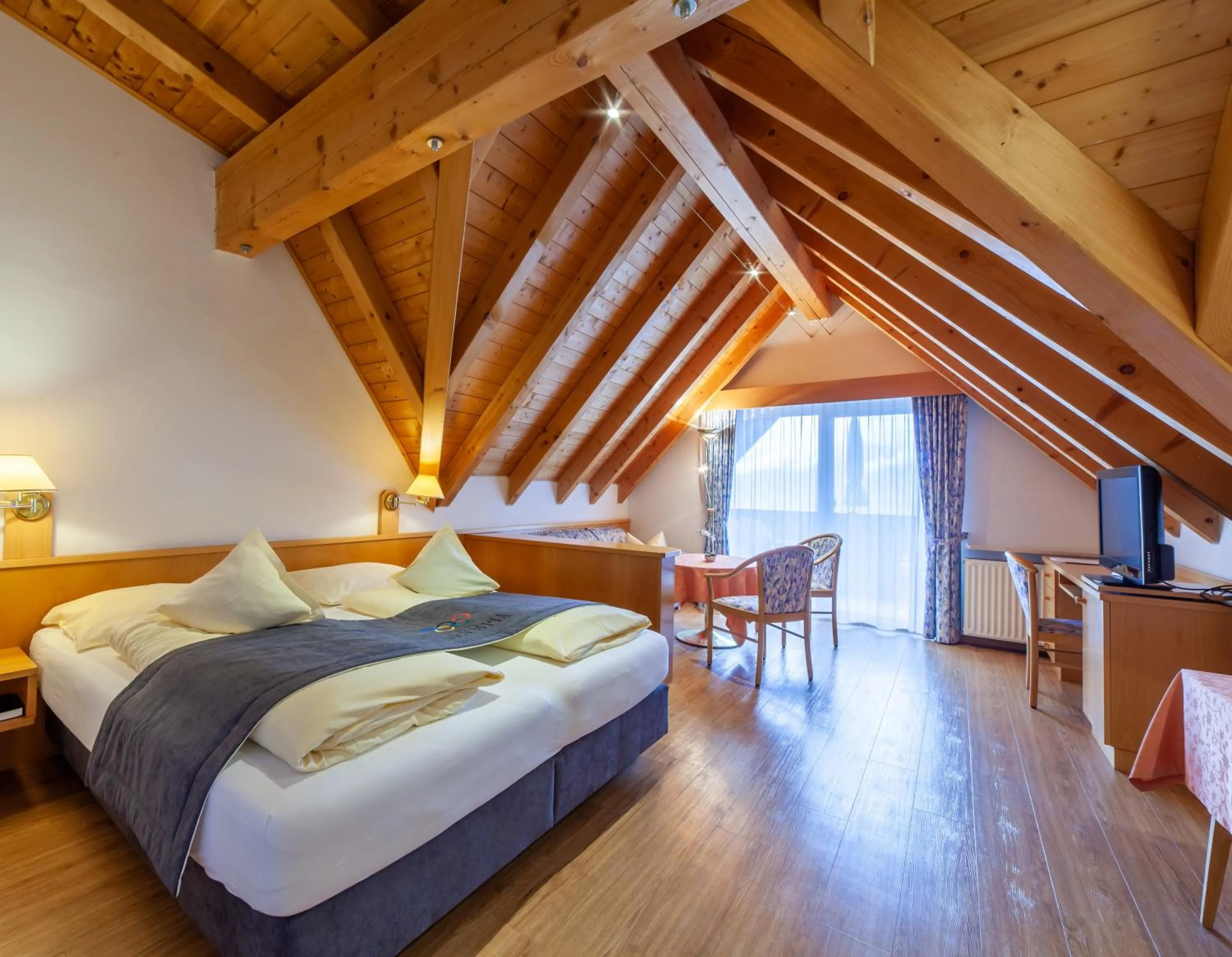 Photo of the whole room, Bed in Frühstücks-Hotel Olympia