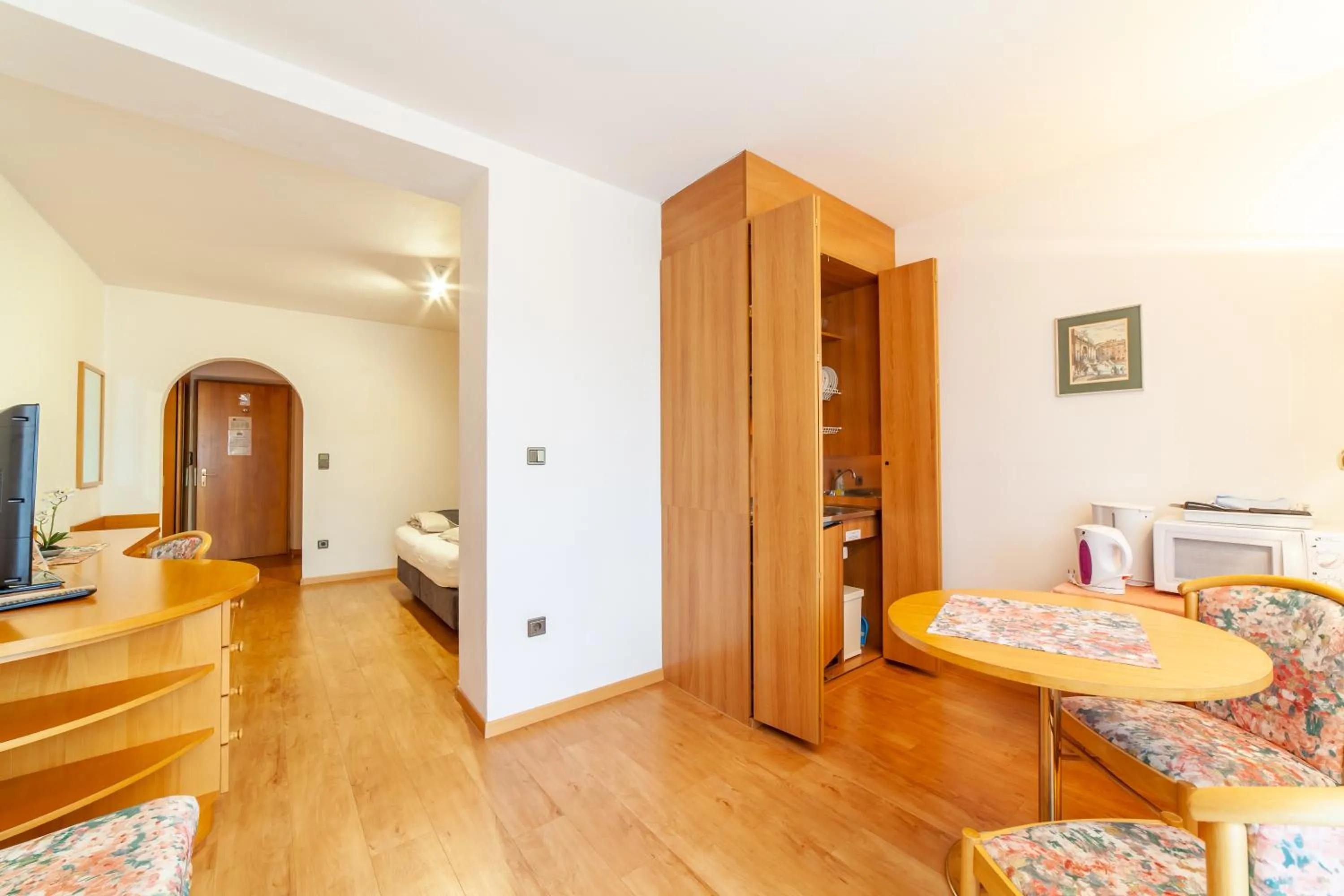 Photo of the whole room, Bed in Frühstücks-Hotel Olympia