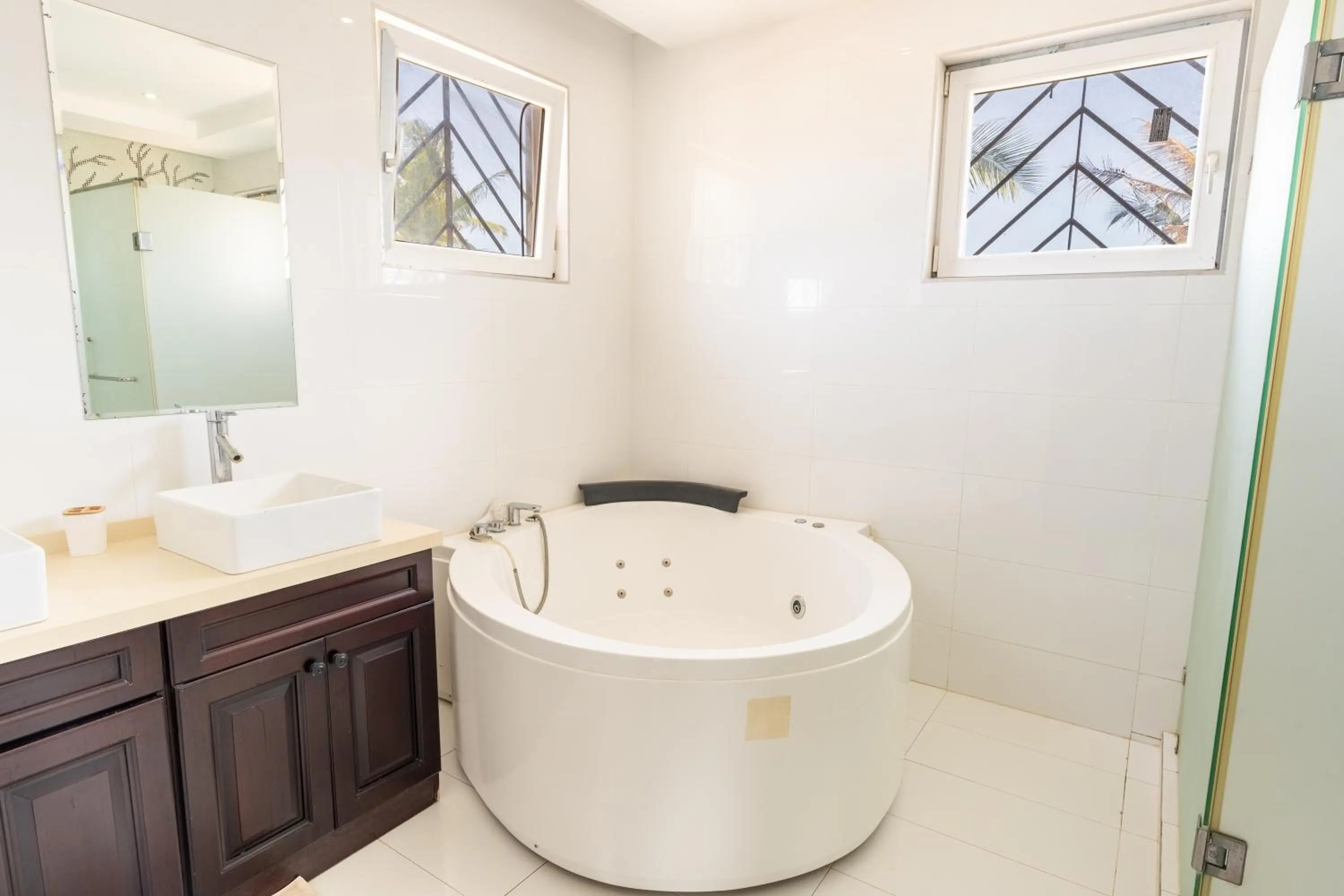 Bathroom in Queens Chateau Boutique Villa