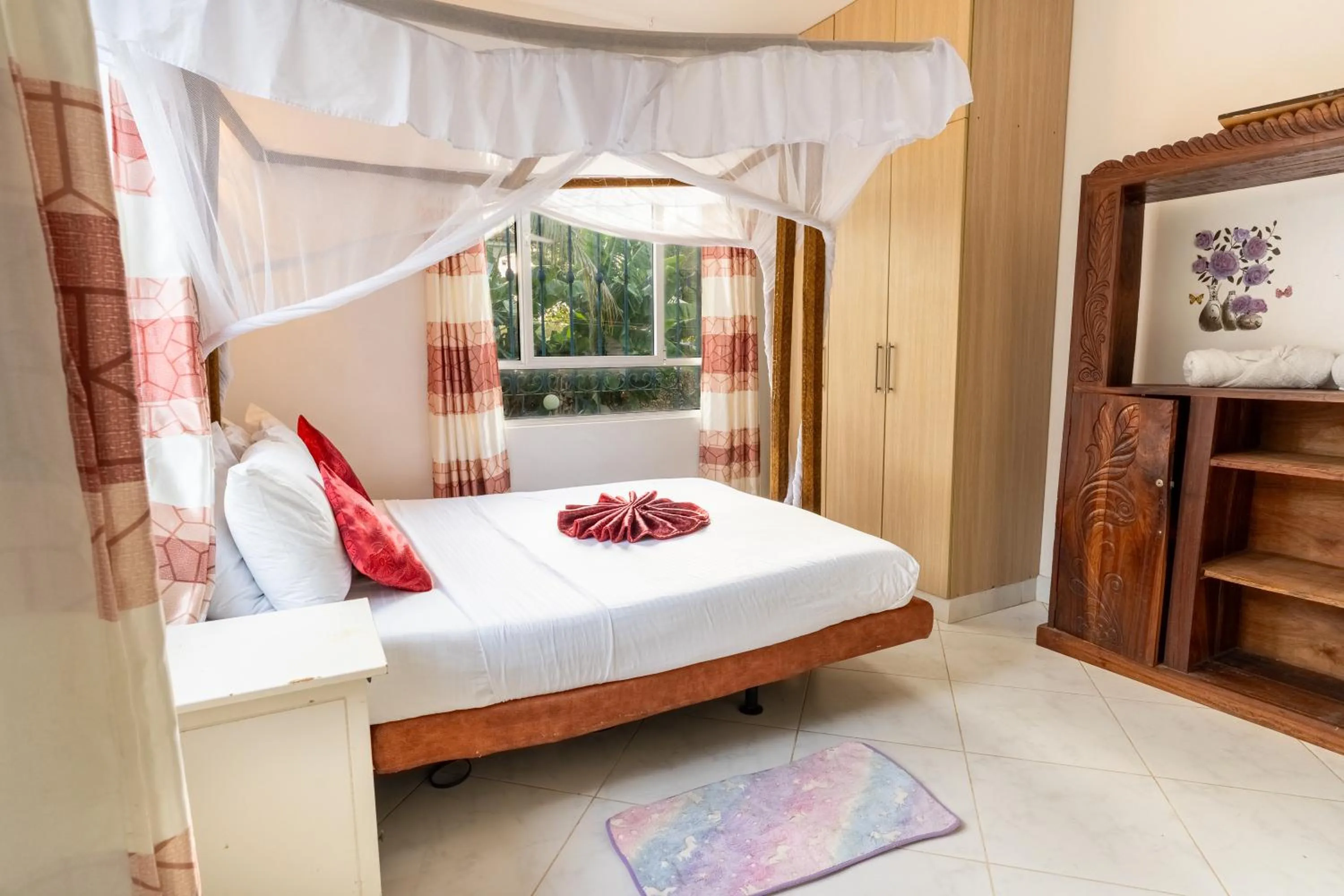 Bed in Queens Chateau Boutique Villa