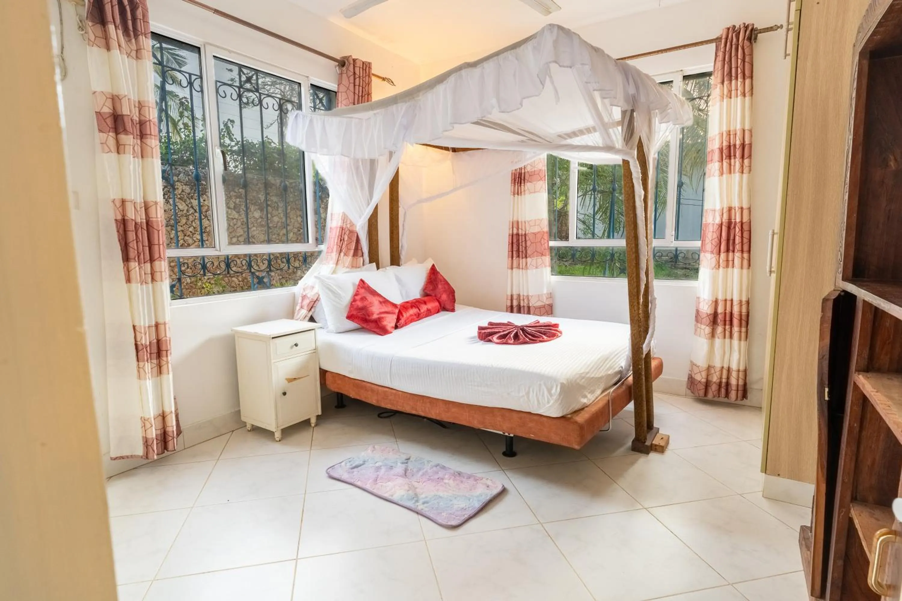 Bed in Queens Chateau Boutique Villa